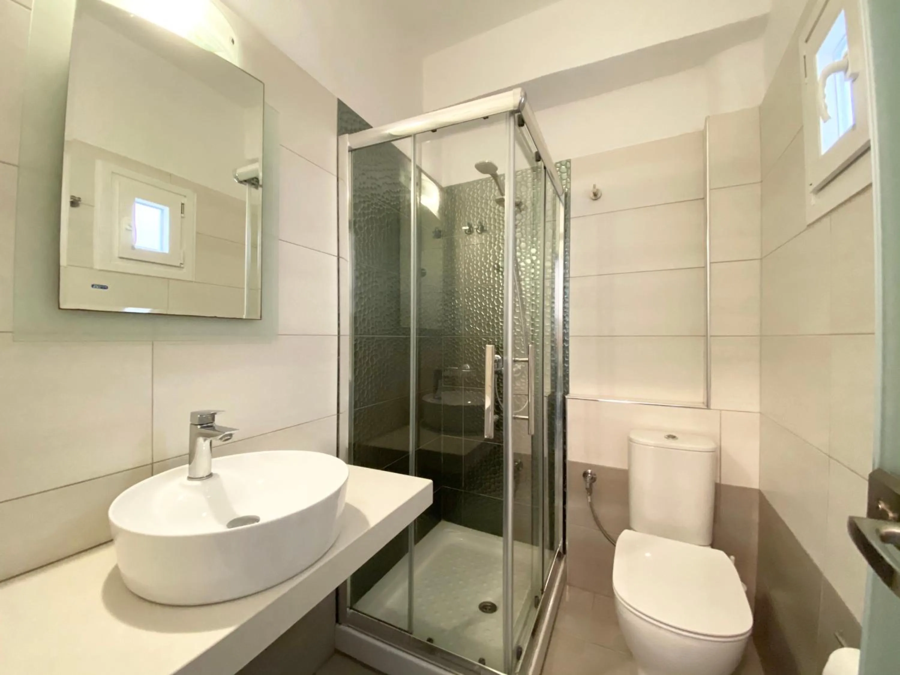 Shower in Cyclades Blue