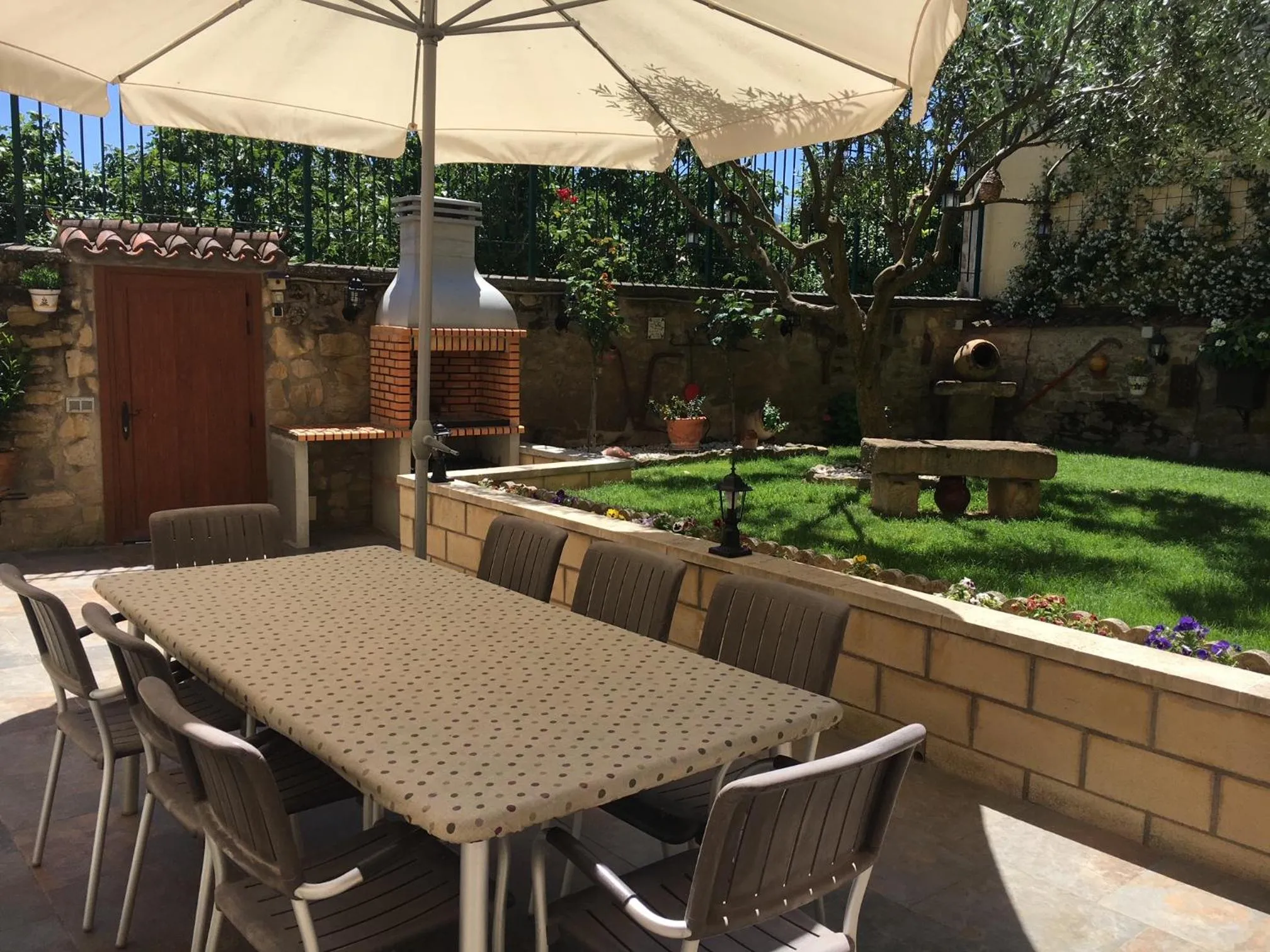 Three-Bedroom Apartment (6 Adults) in Casa Rural La Corchea