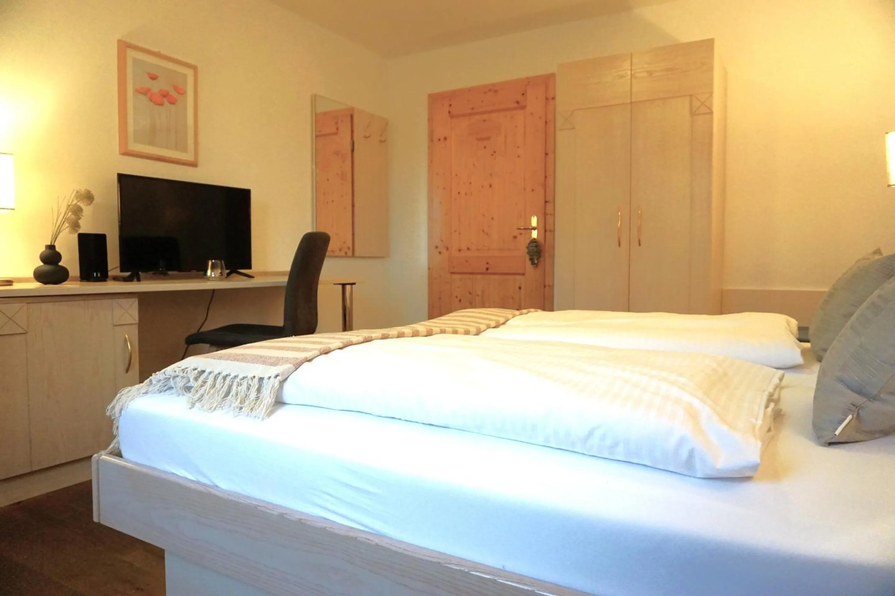 Bedroom, Bed in Landhotel und Gasthof Kirchberger