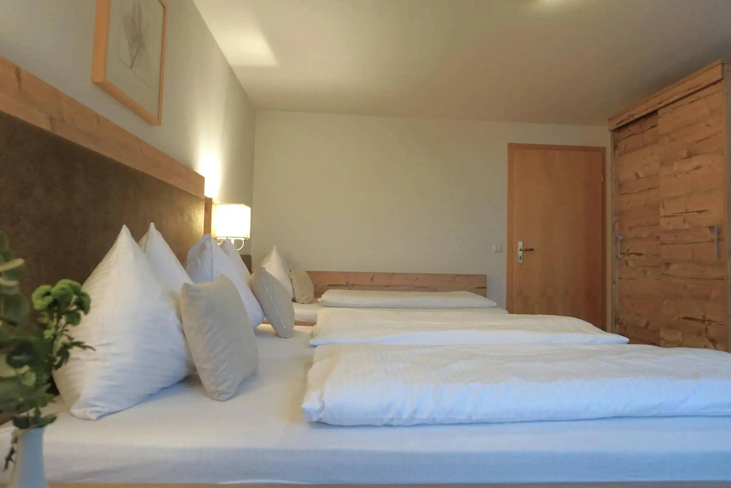 Bedroom, Bed in Landhotel und Gasthof Kirchberger