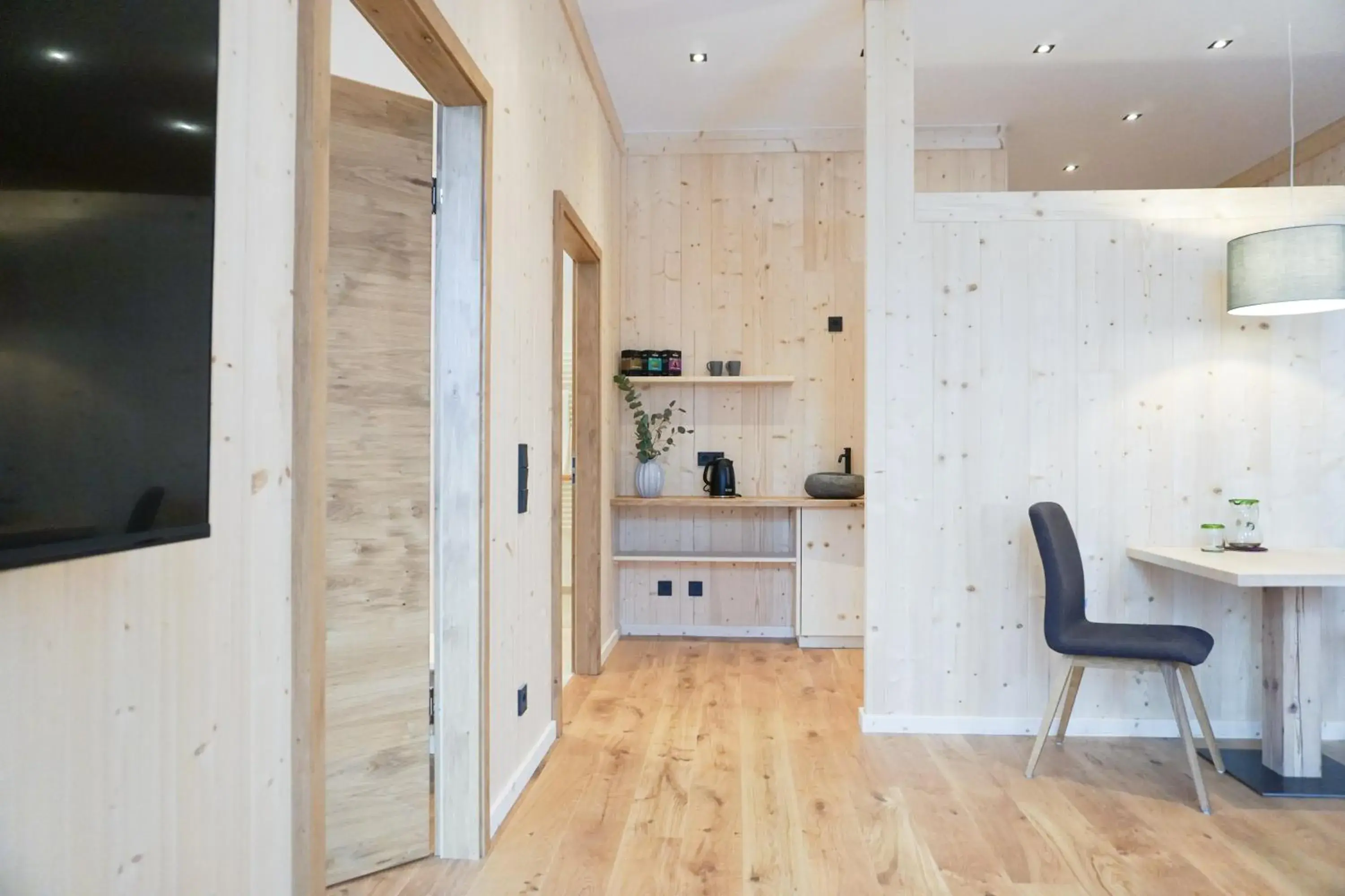 Bedroom, Kitchen/Kitchenette in Landhotel und Gasthof Kirchberger