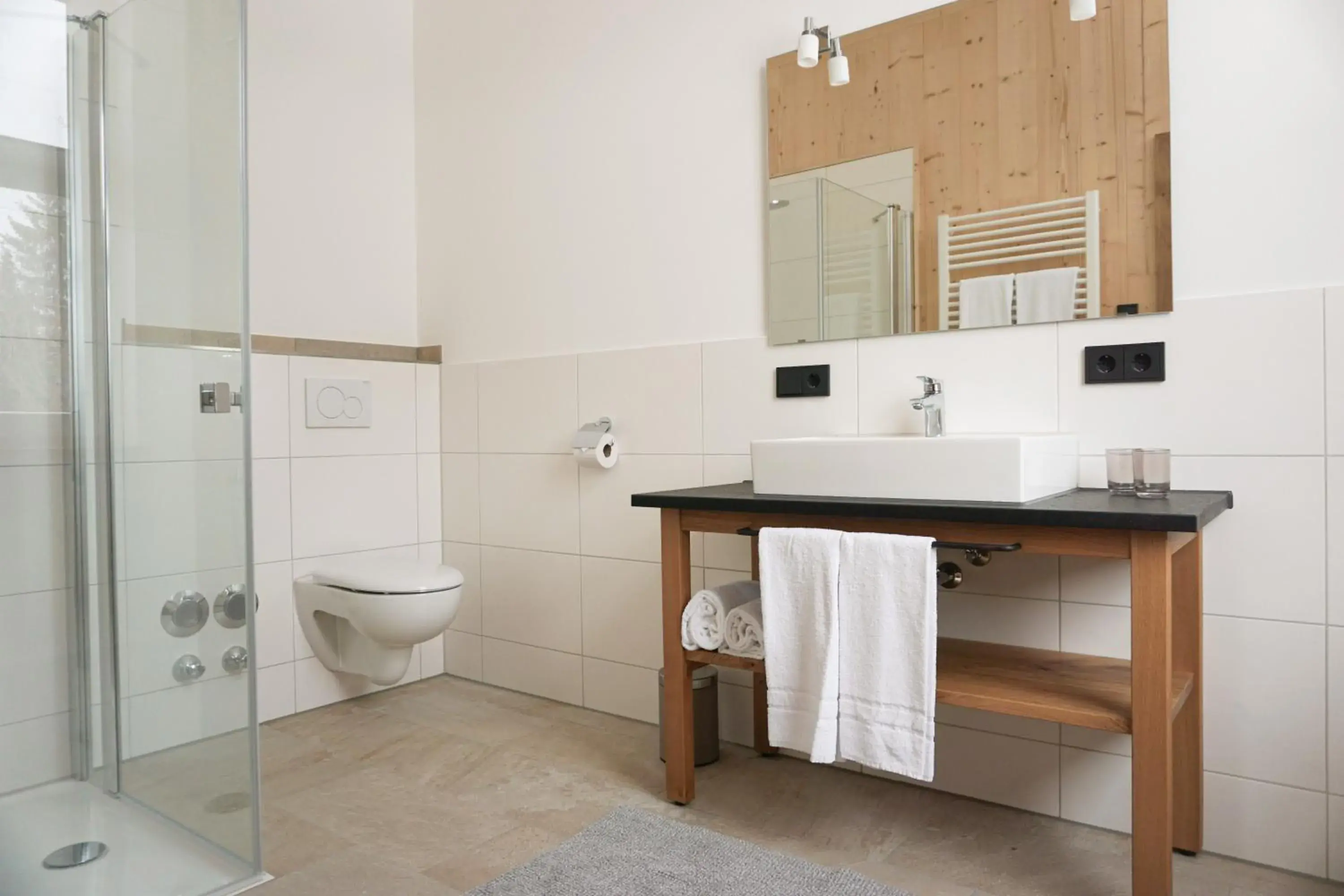Bedroom, Bathroom in Landhotel und Gasthof Kirchberger
