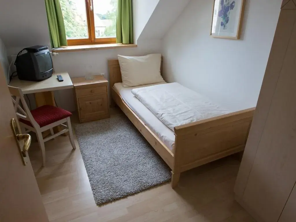 Bedroom, Bed in Landhotel und Gasthof Kirchberger