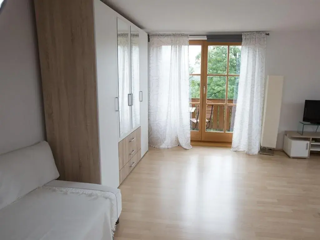 Bedroom, Seating Area in Landhotel und Gasthof Kirchberger