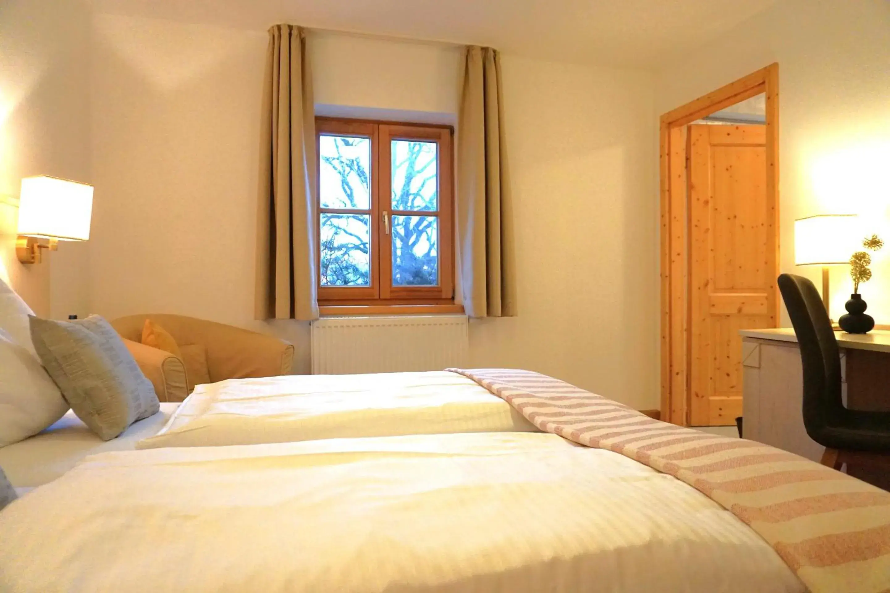 Bedroom, Bed in Landhotel und Gasthof Kirchberger