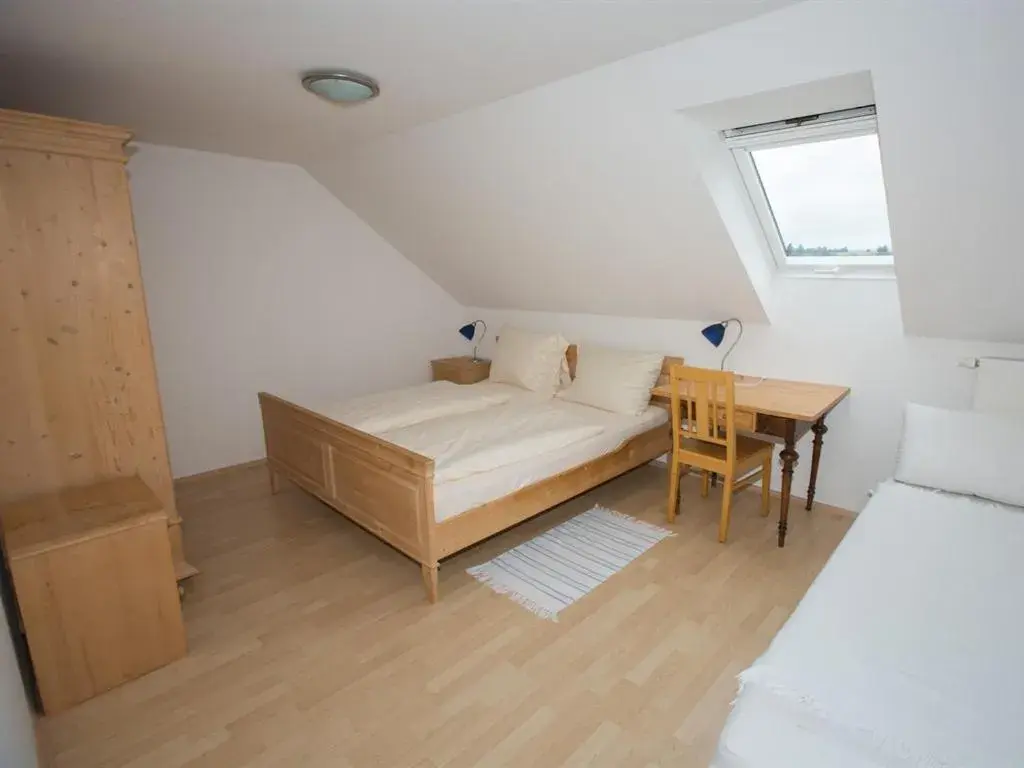 Bedroom, Bed in Landhotel und Gasthof Kirchberger