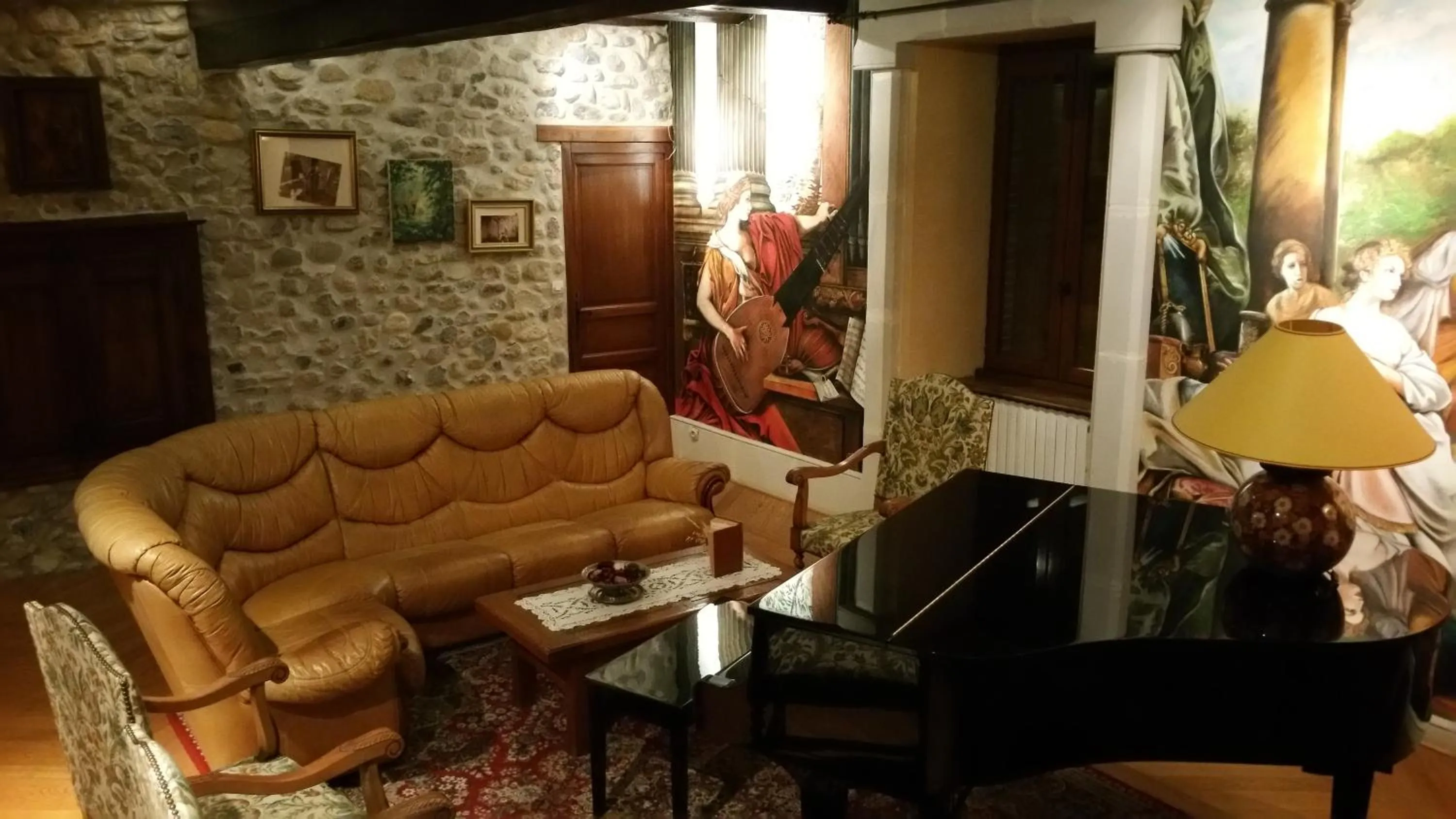 Seating area in La Maison d'Euterpe