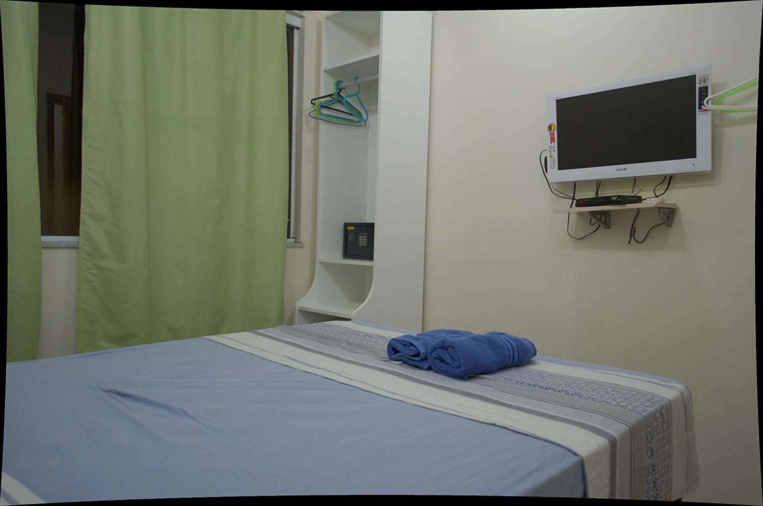 Small Double Room in Boulevard Bed & Breakfast