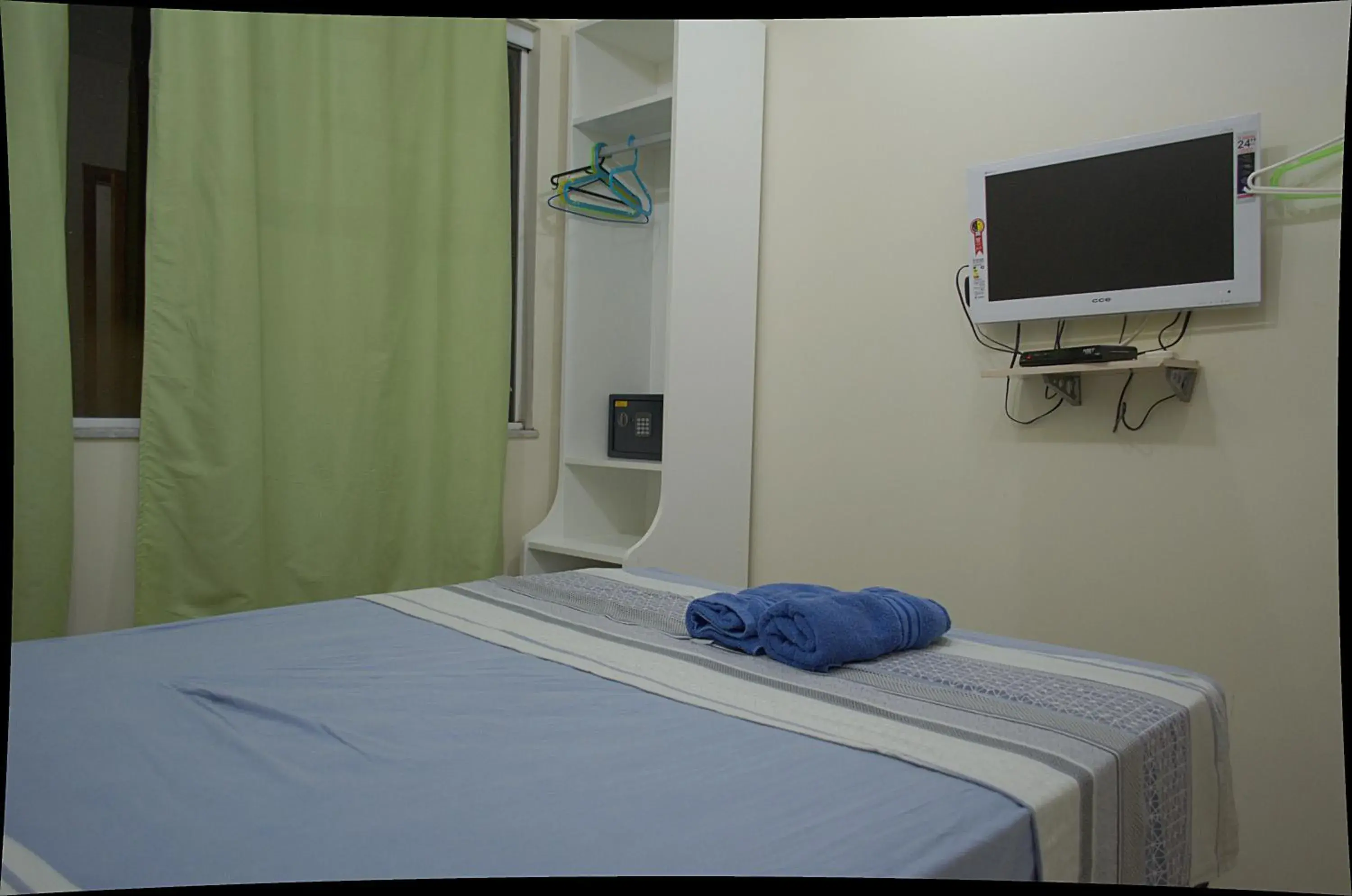 Small Double Room in Boulevard Bed & Breakfast Small Double Room in Boulevard Bed & Breakfast