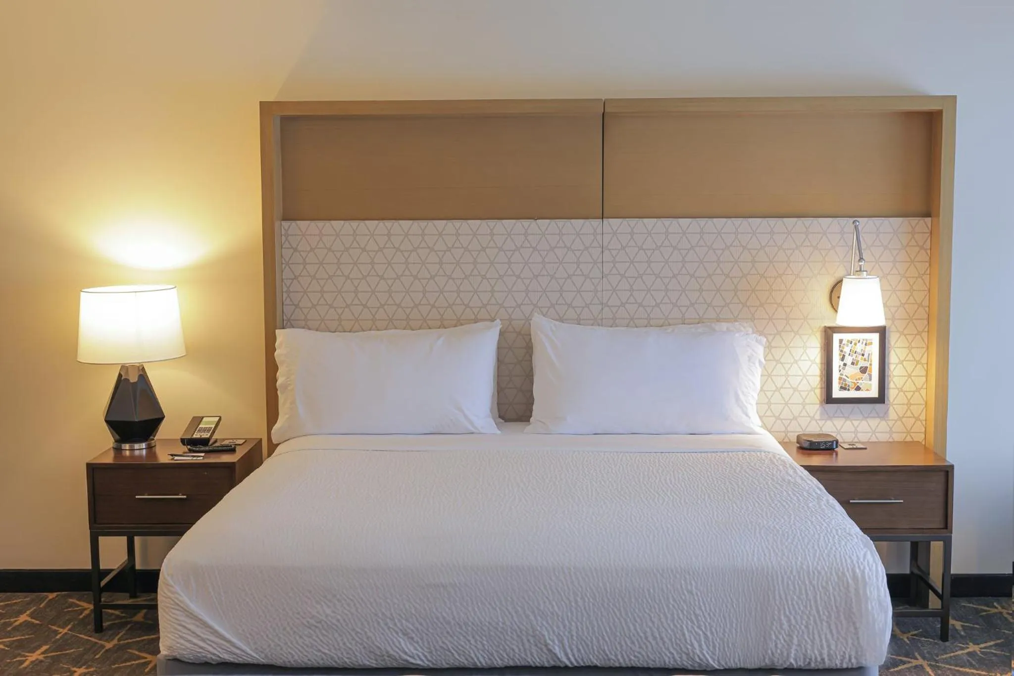 Photo of the whole room, Bed in Holiday Inn - Piscataway - Somerset by IHG