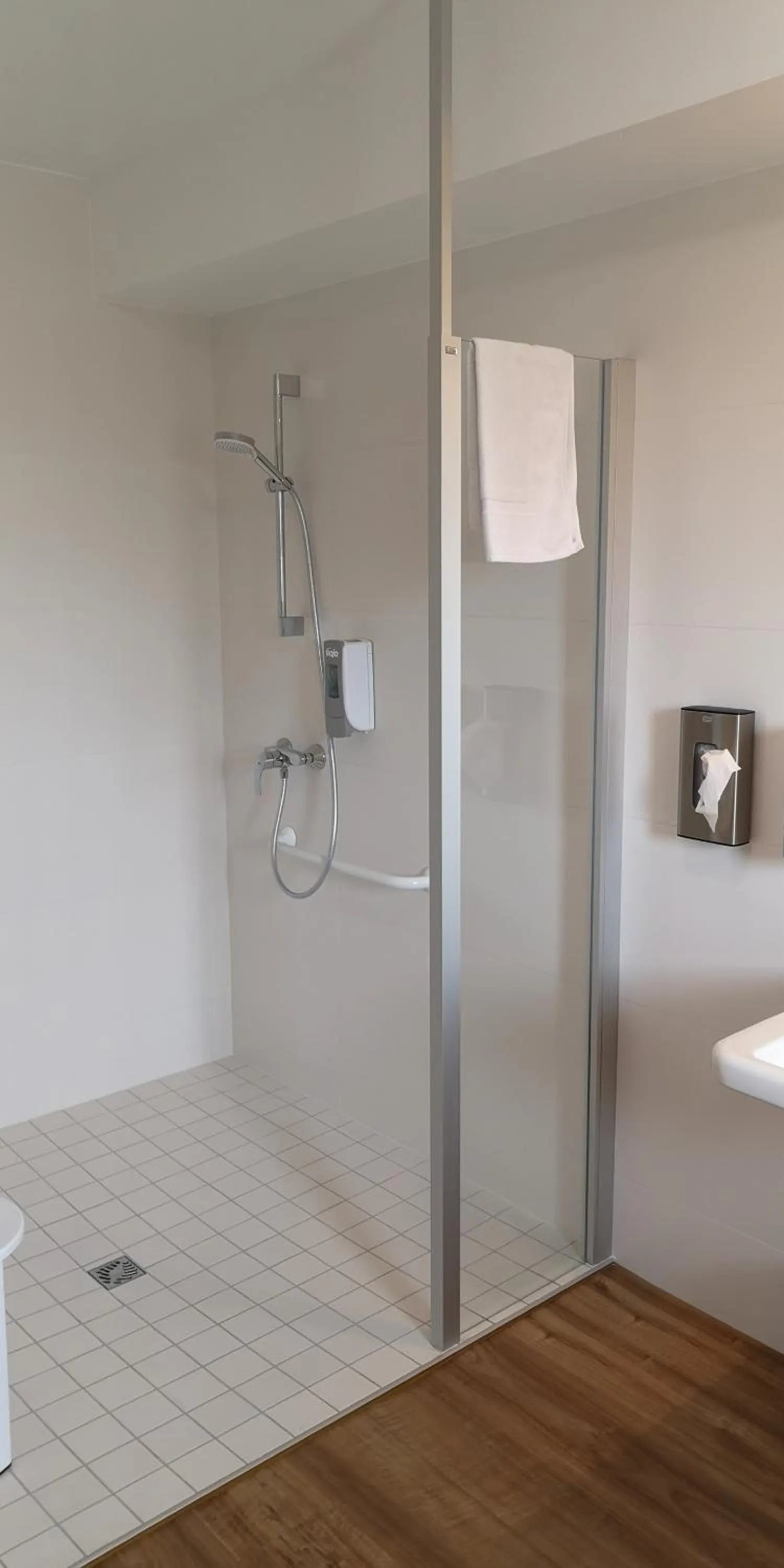 Shower in Le Domaine du Golf Country Club de Bigorre