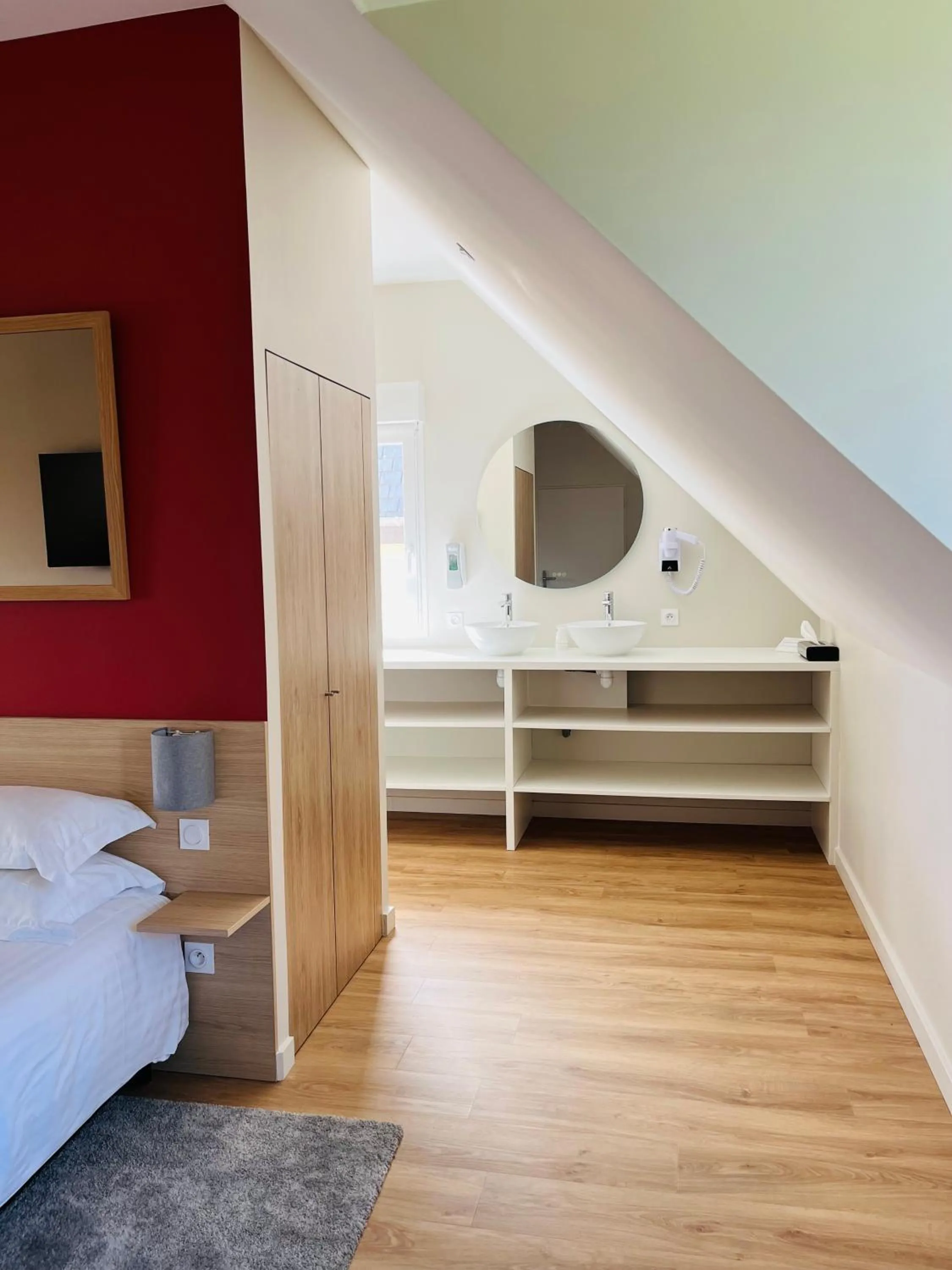 Communal lounge/ TV room, Bed in Le Domaine du Golf Country Club de Bigorre