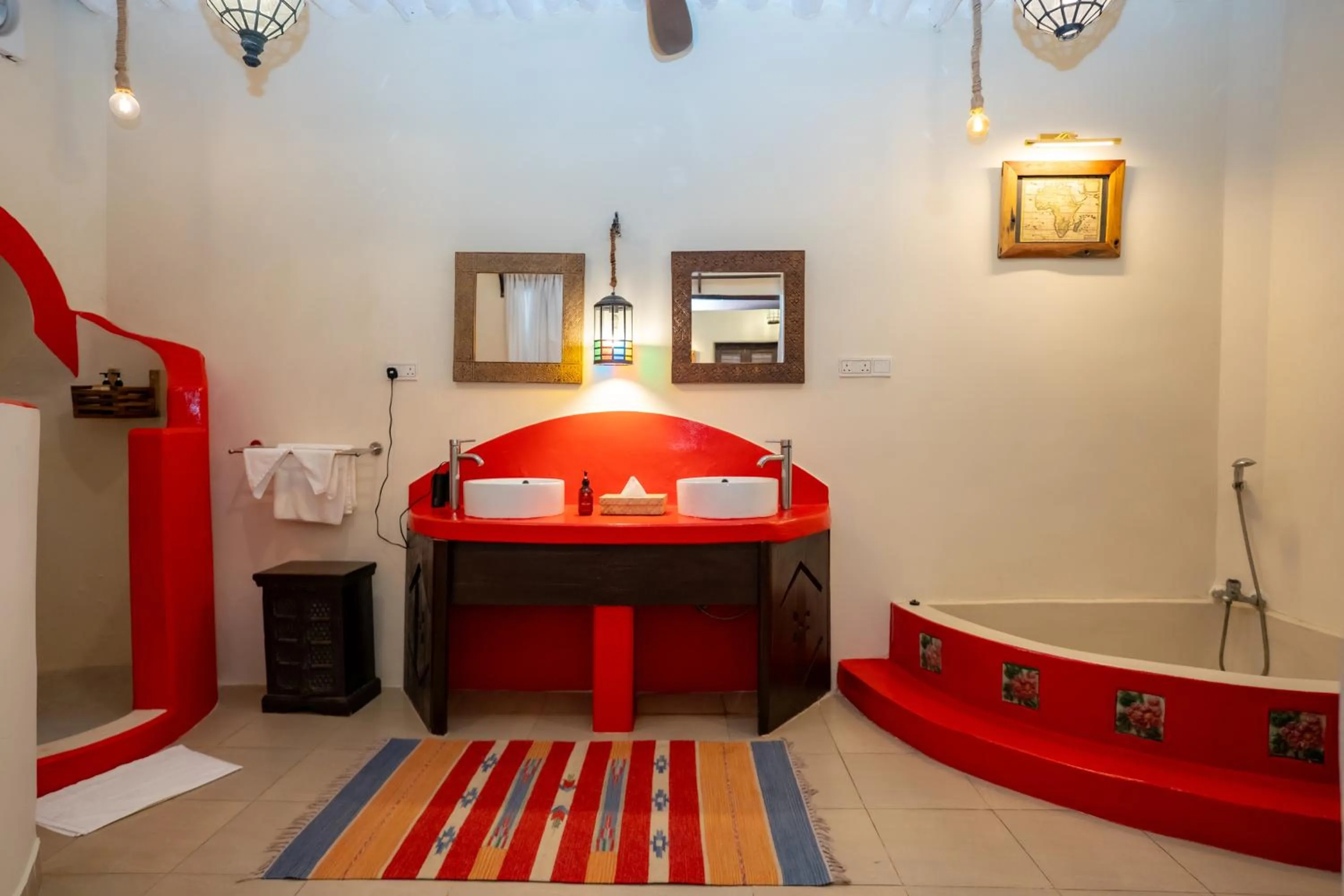 Hot Tub, Bed in Jafferji House