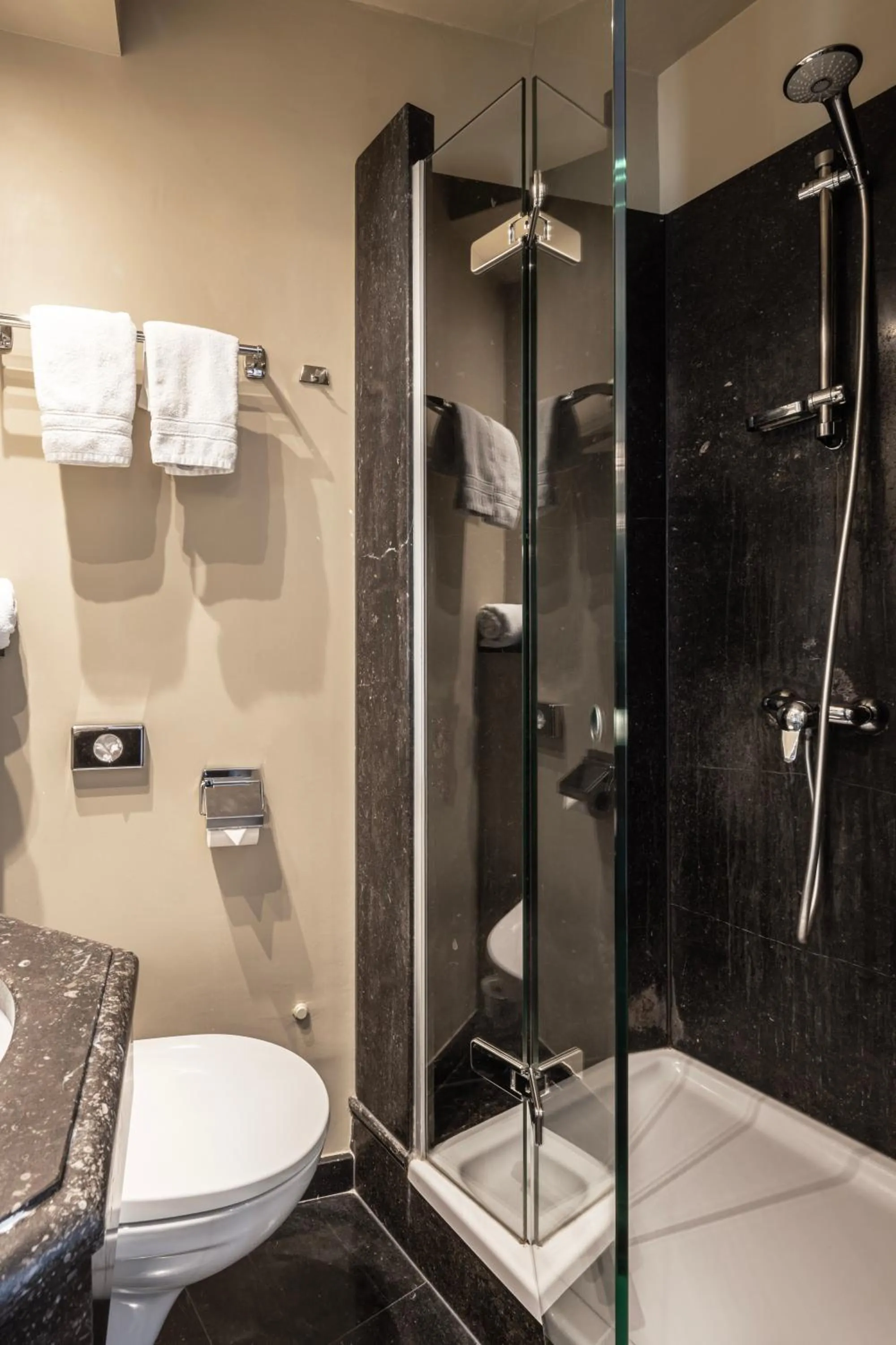 Shower in Hotel Biskajer by CW Hotel Collection