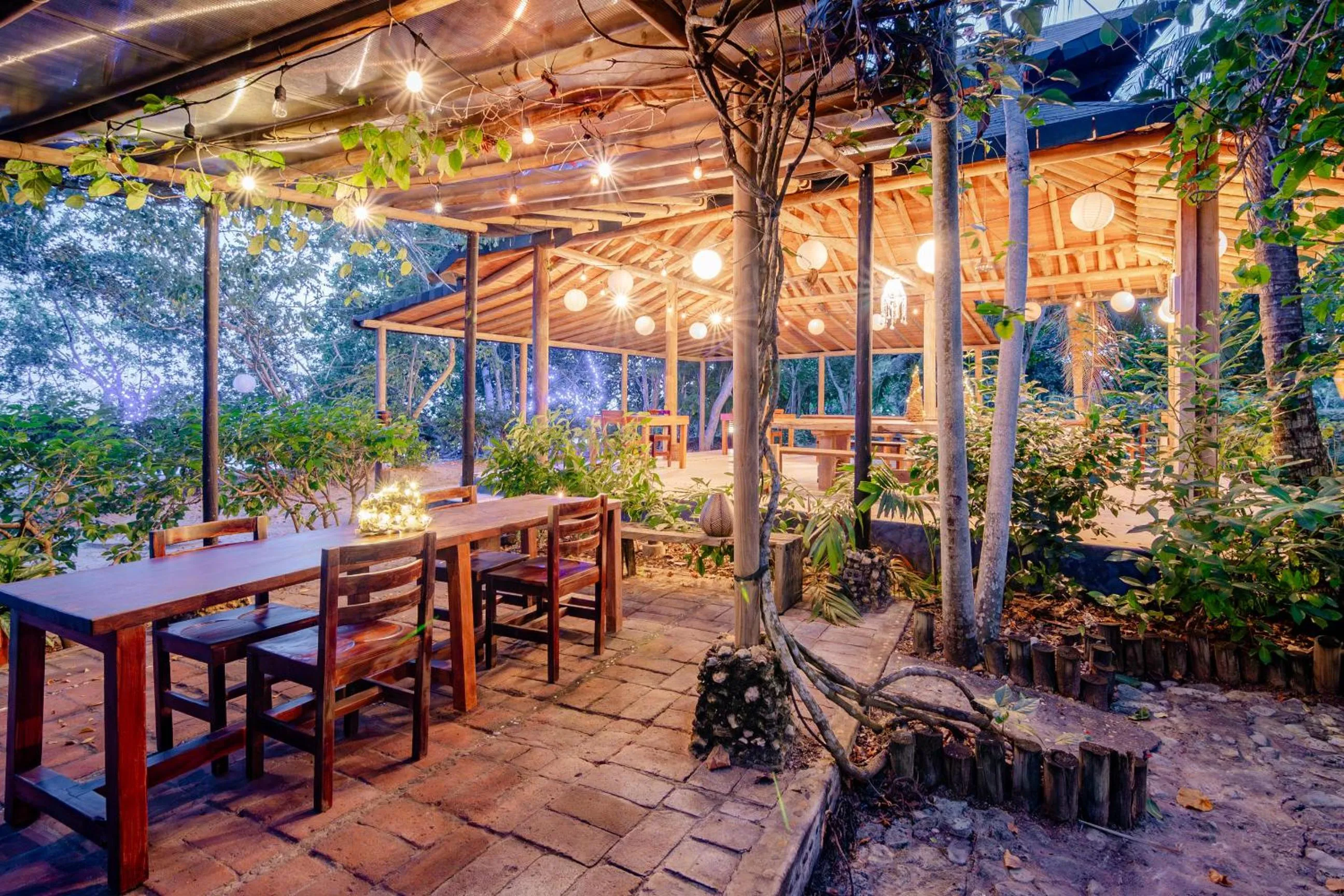 Dining area in Hotel Playa Manglares Isla Baru
