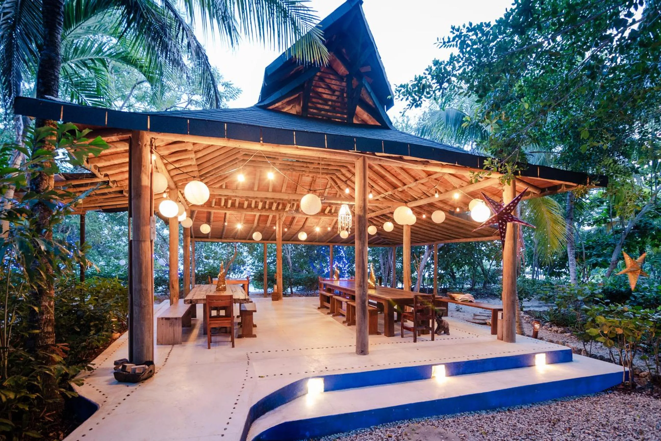 Dining area in Hotel Playa Manglares Isla Baru
