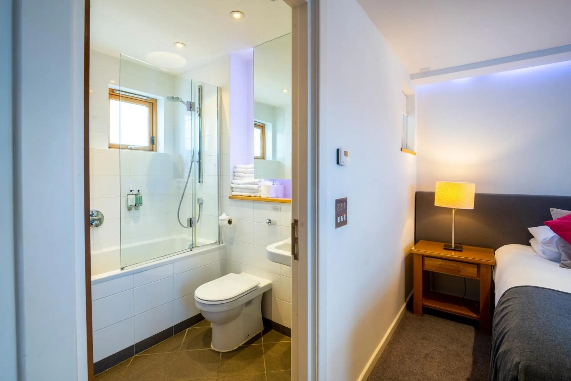 Bathroom, Bed in Portavadie Loch Fyne Scotland