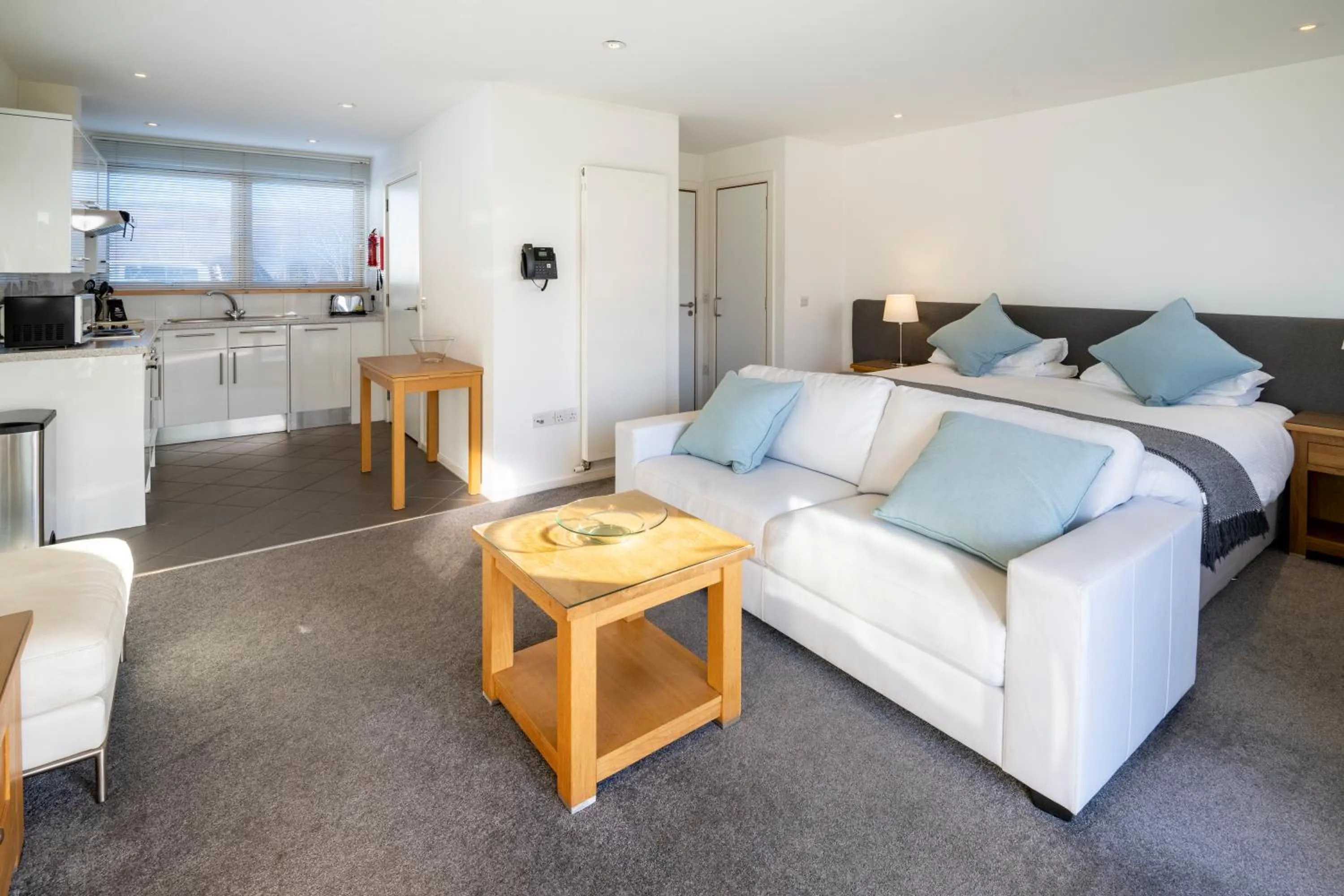 Kitchen or kitchenette, Bed in Portavadie Loch Fyne Scotland