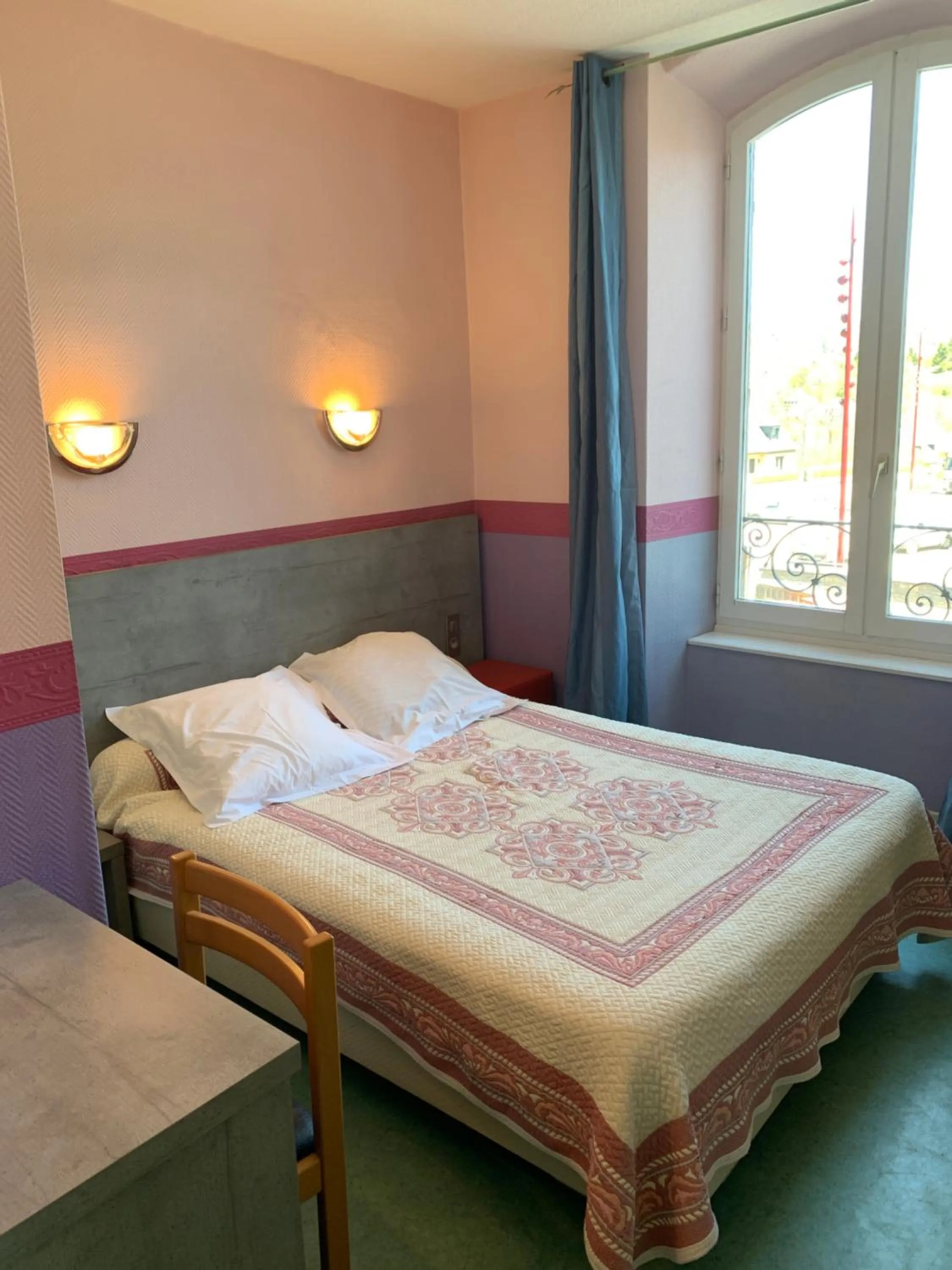 Bed in Hotel des voyageurs Chez Betty