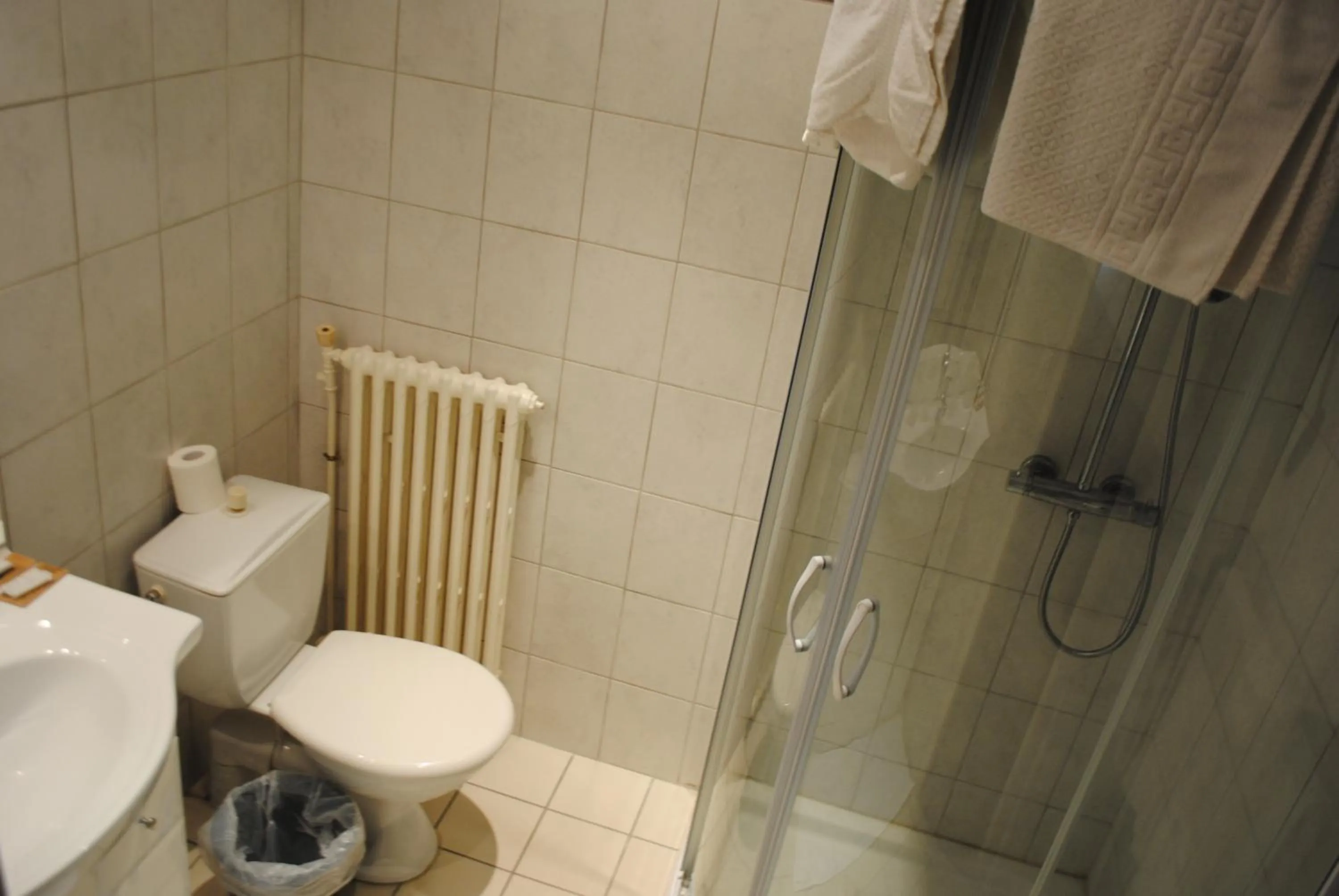 Bathroom in Hotel des voyageurs Chez Betty