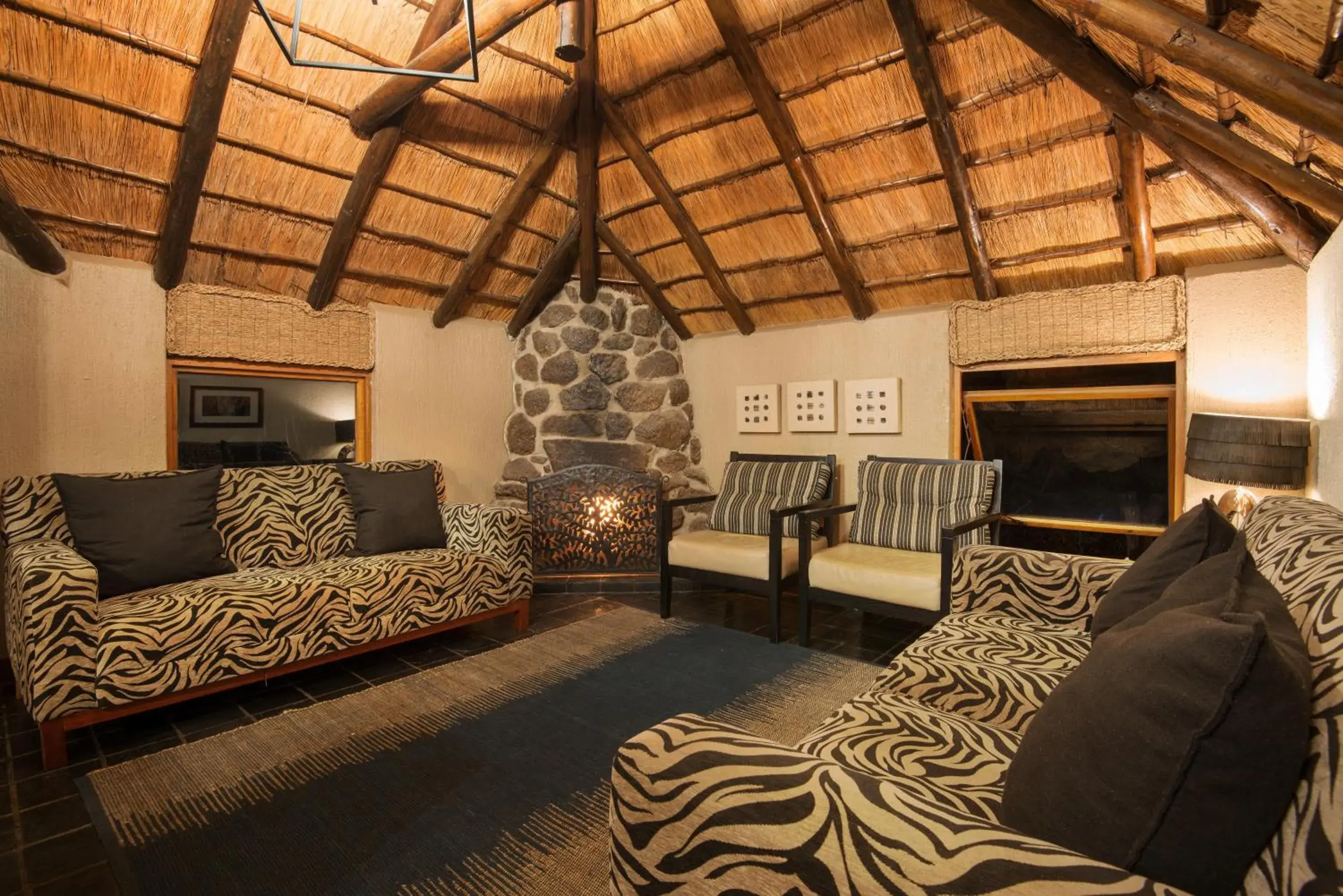 Lobby or reception in Tshukudu Bush Lodge Lobby or reception in Tshukudu Bush Lodge