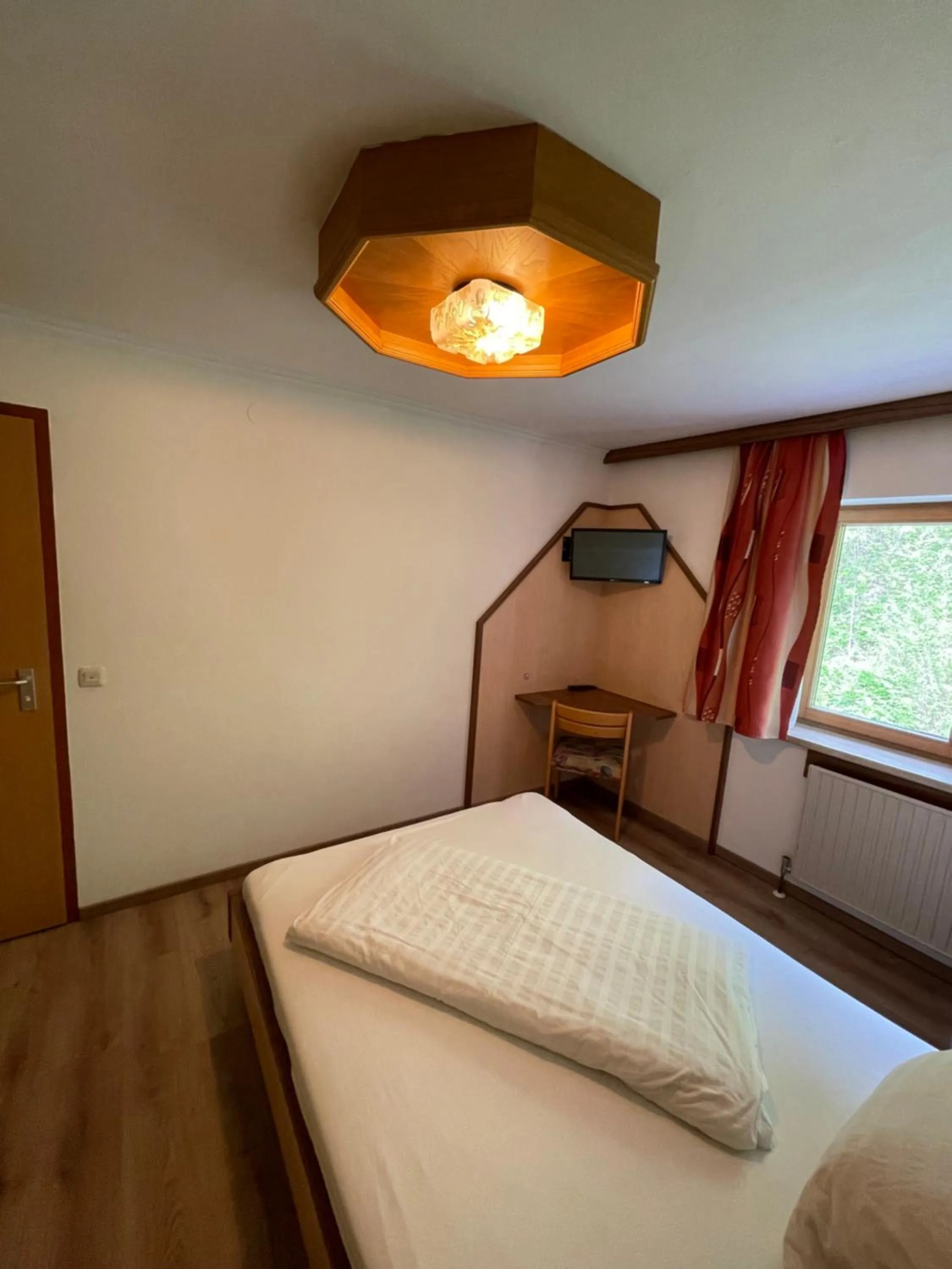 Photo of the whole room, Bed in Hotel-Garni Seestrand