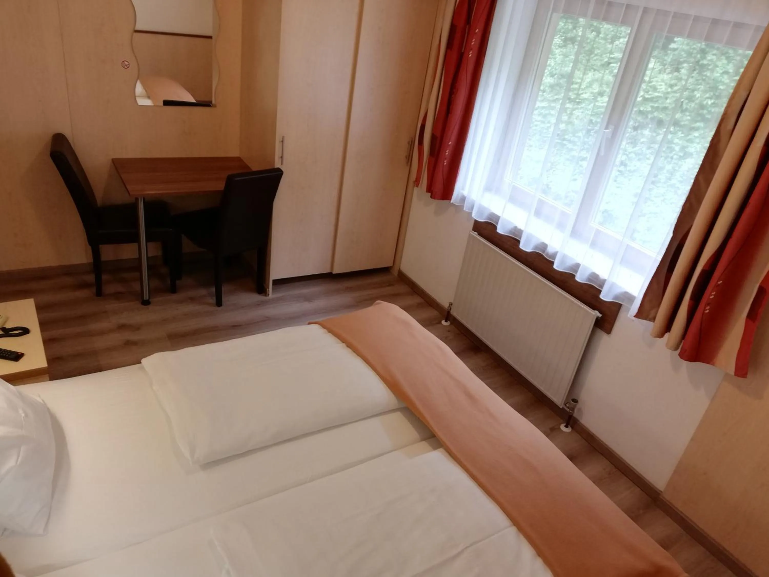 Photo of the whole room, Bed in Hotel-Garni Seestrand