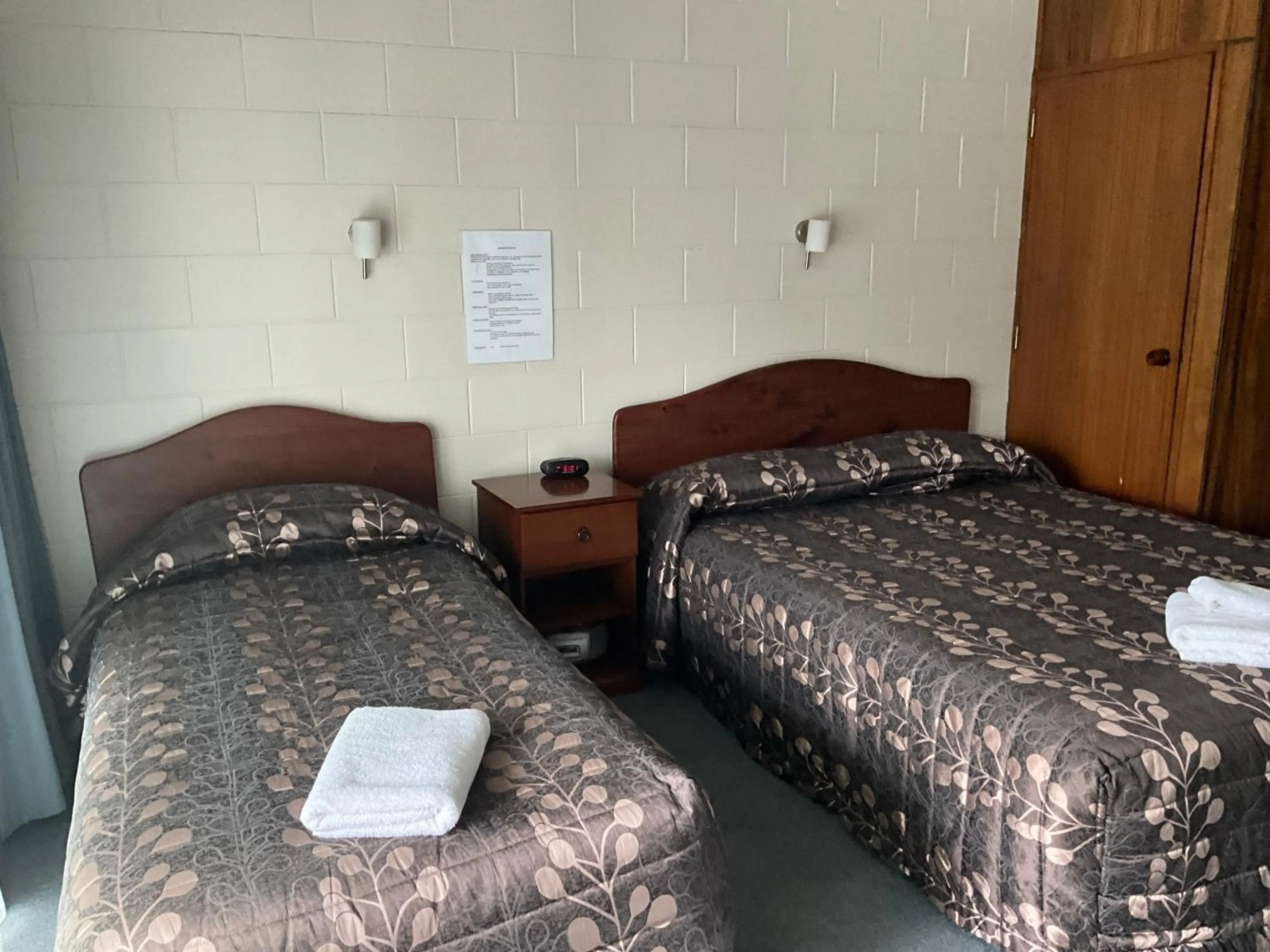 Bed in Helensborough Motor Inn