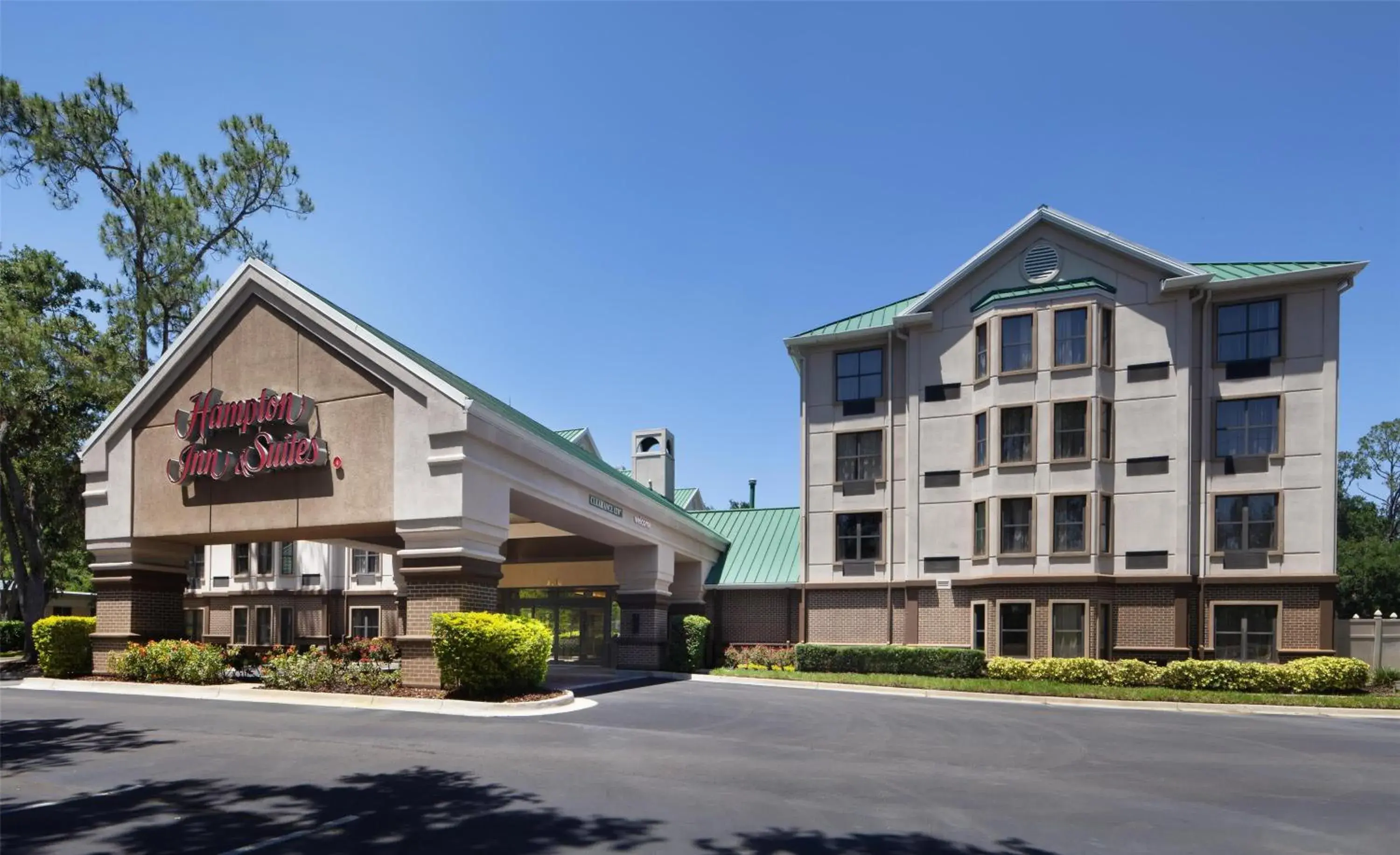 Property building in Hampton Inn & Suites Tampa-North Property building in Hampton Inn & Suites Tampa-North