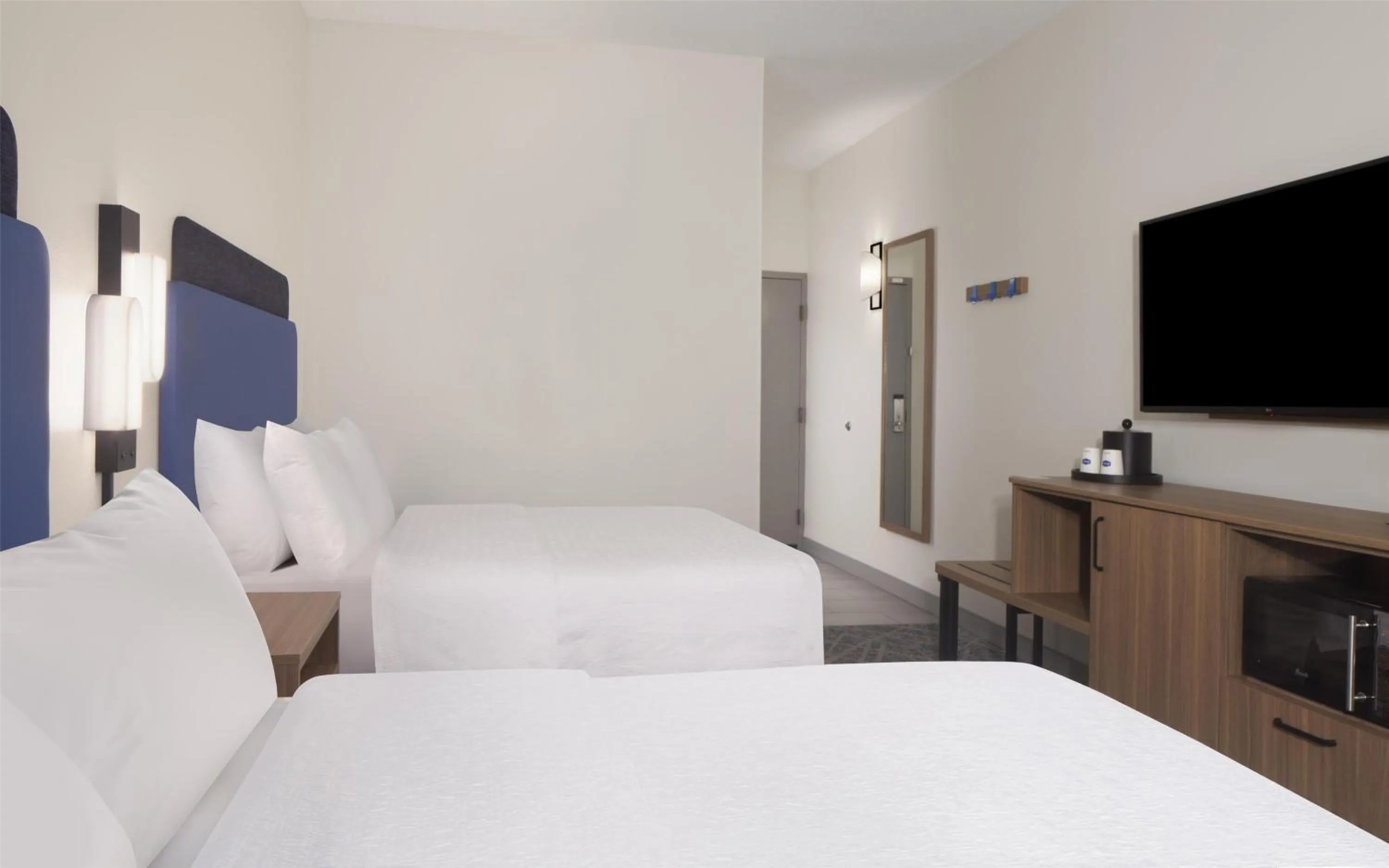 Bed in Hampton Inn & Suites Tampa-North