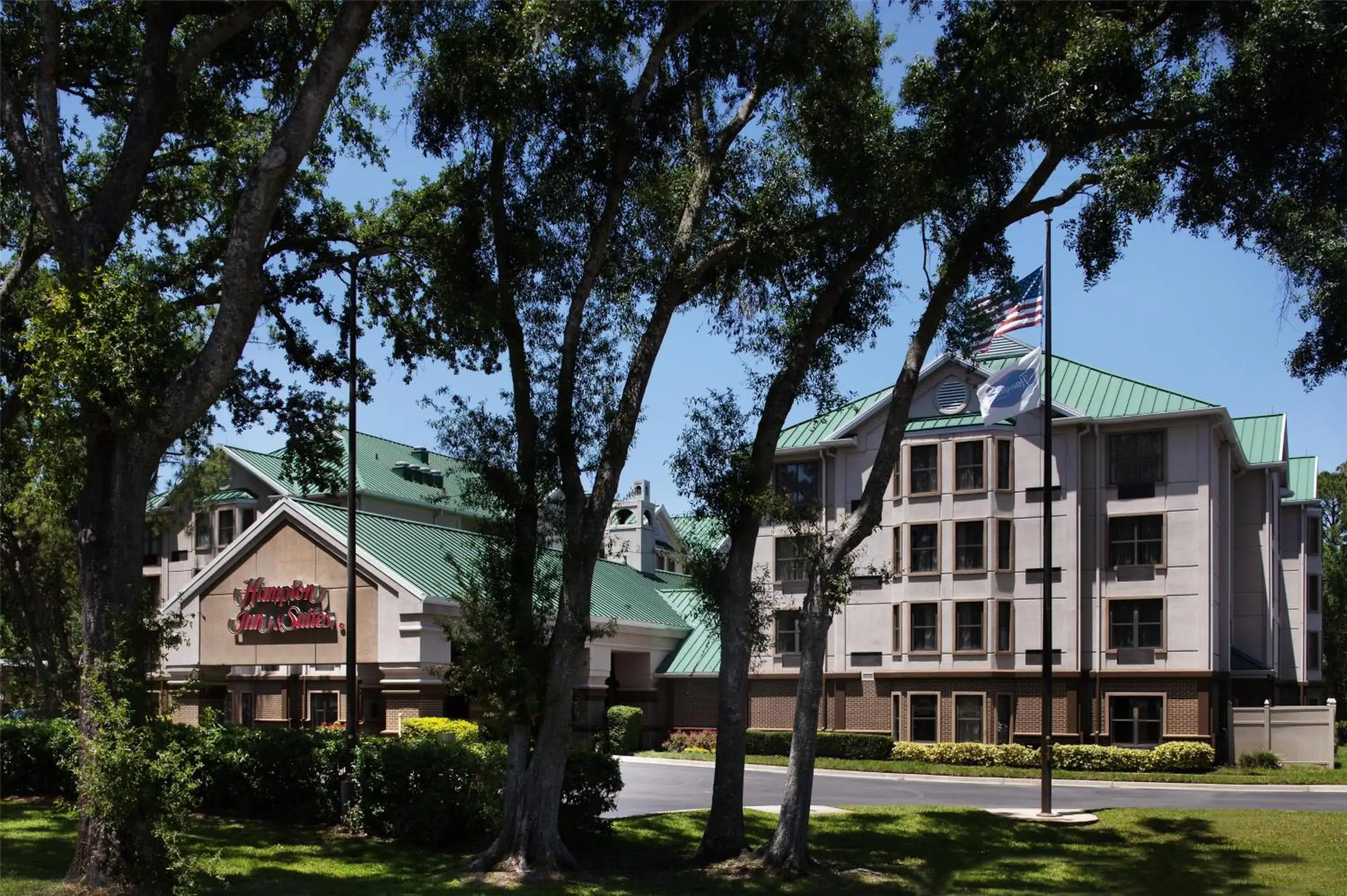 Property building in Hampton Inn & Suites Tampa-North Property building in Hampton Inn & Suites Tampa-North