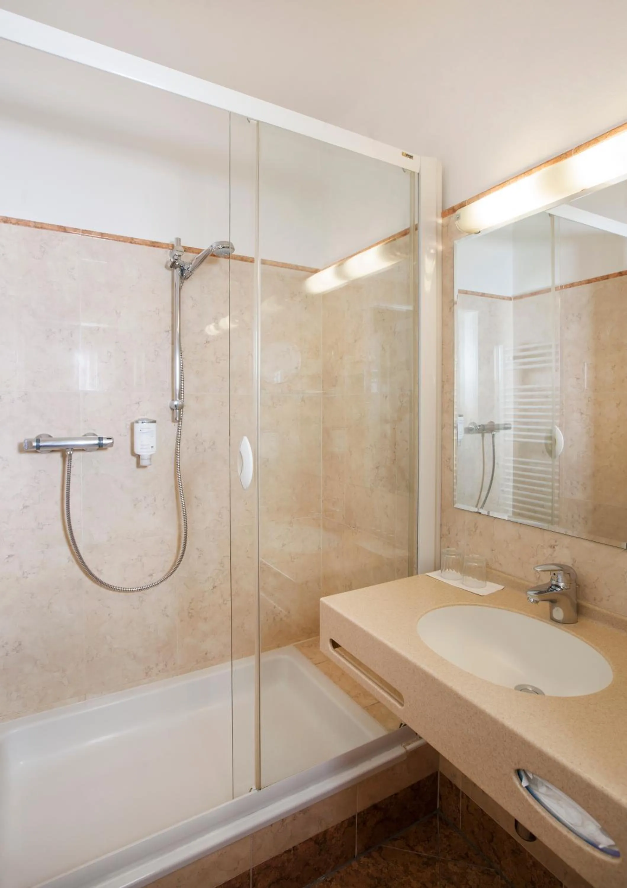 Bathroom in Hotel Pension Suzanne