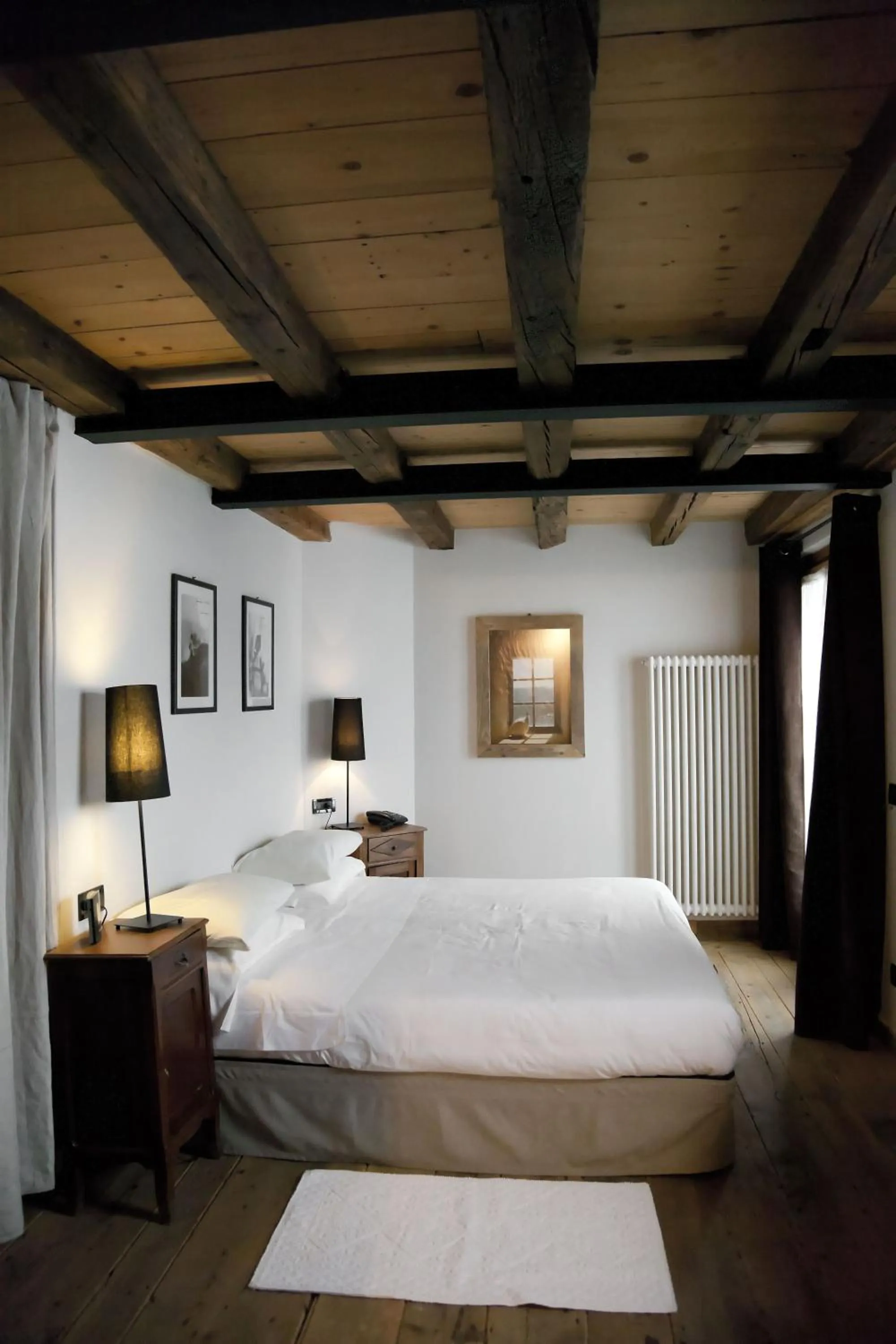 Photo of the whole room, Bed in Chalet Svizzero