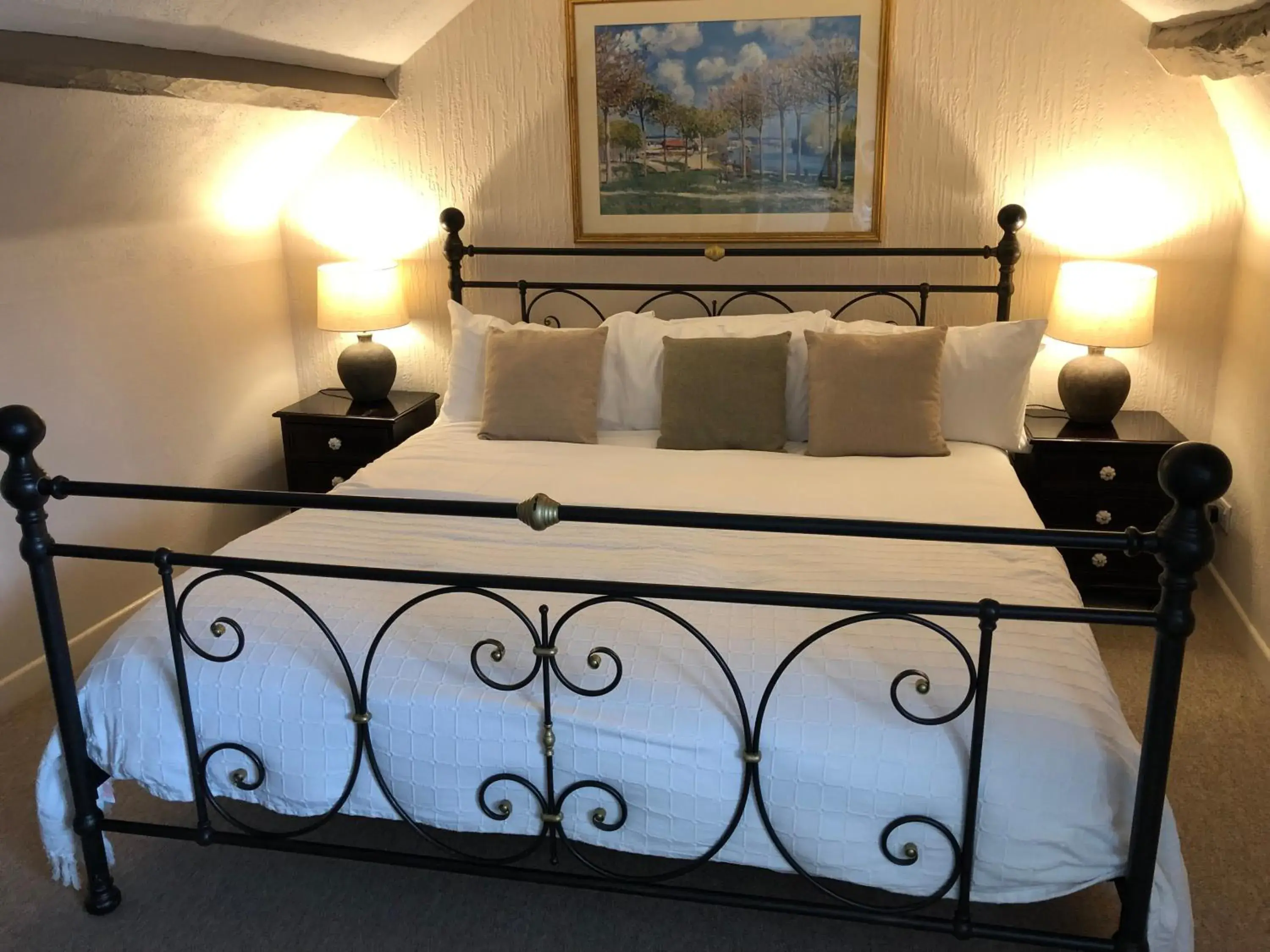 King Room in The George at Nunney King Room in The George at Nunney