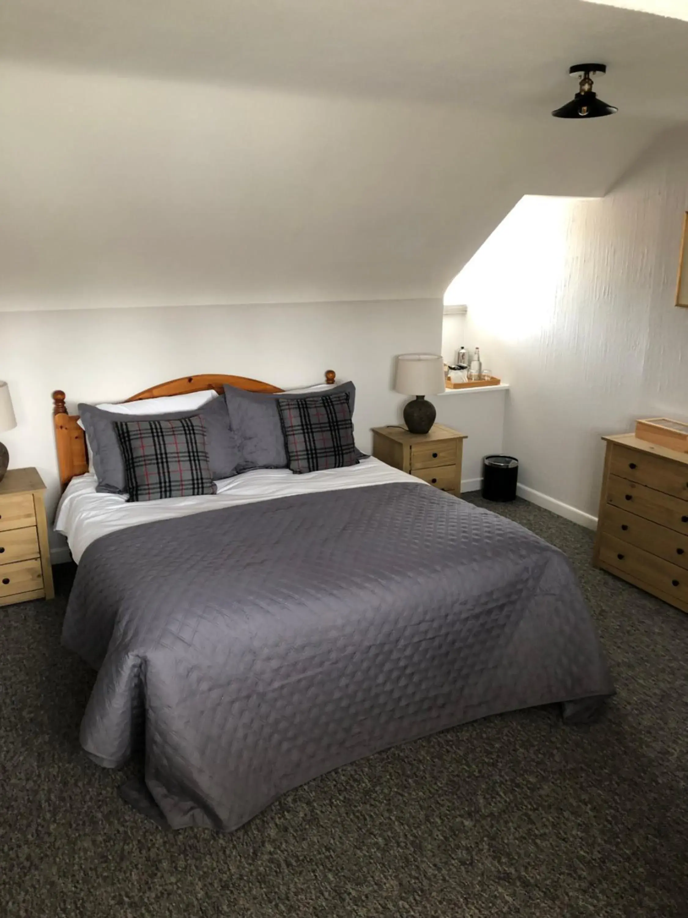 Deluxe King Room in The George at Nunney Deluxe King Room in The George at Nunney