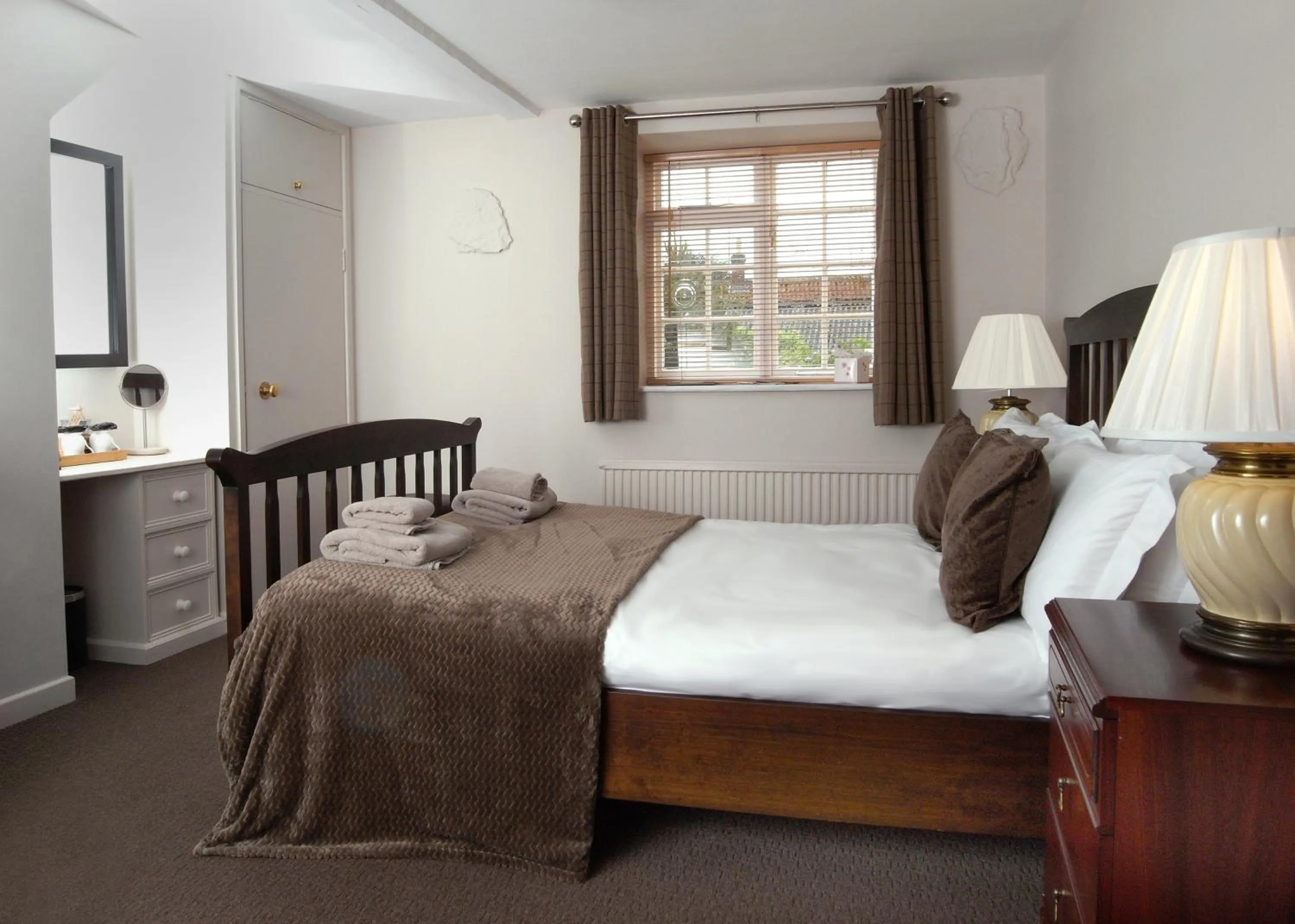 Bed in The George at Nunney