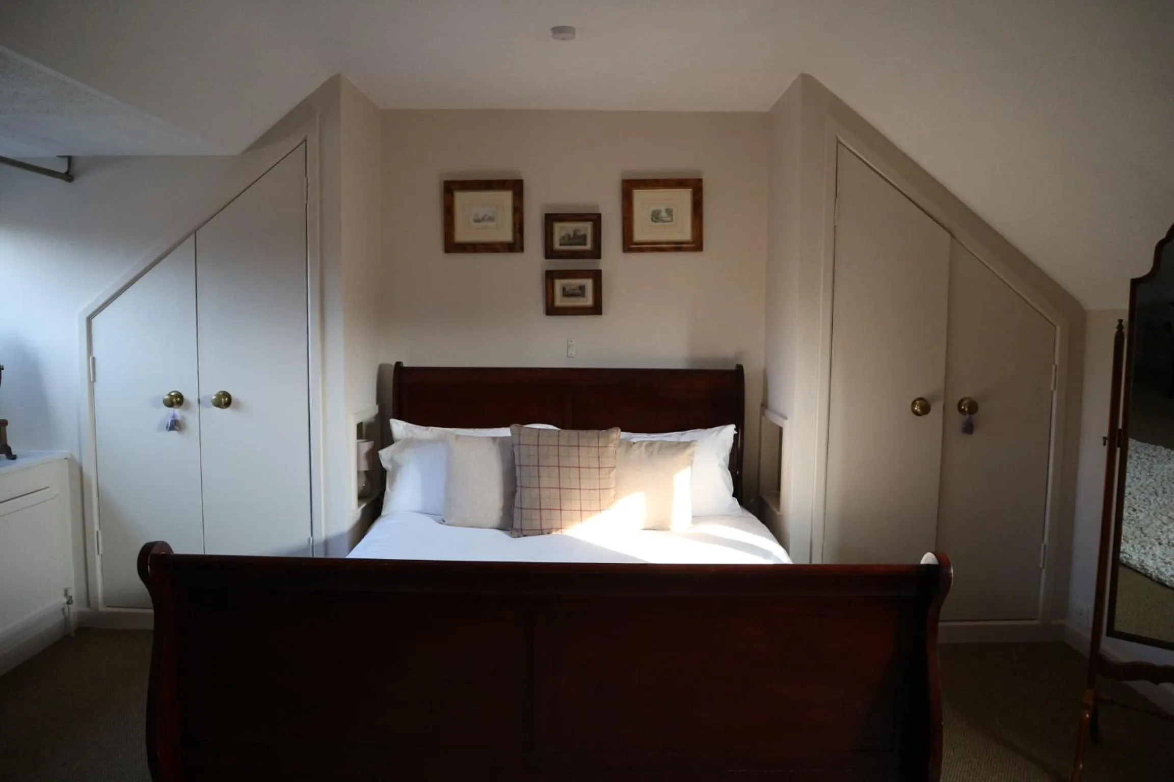 Bed in The George at Nunney