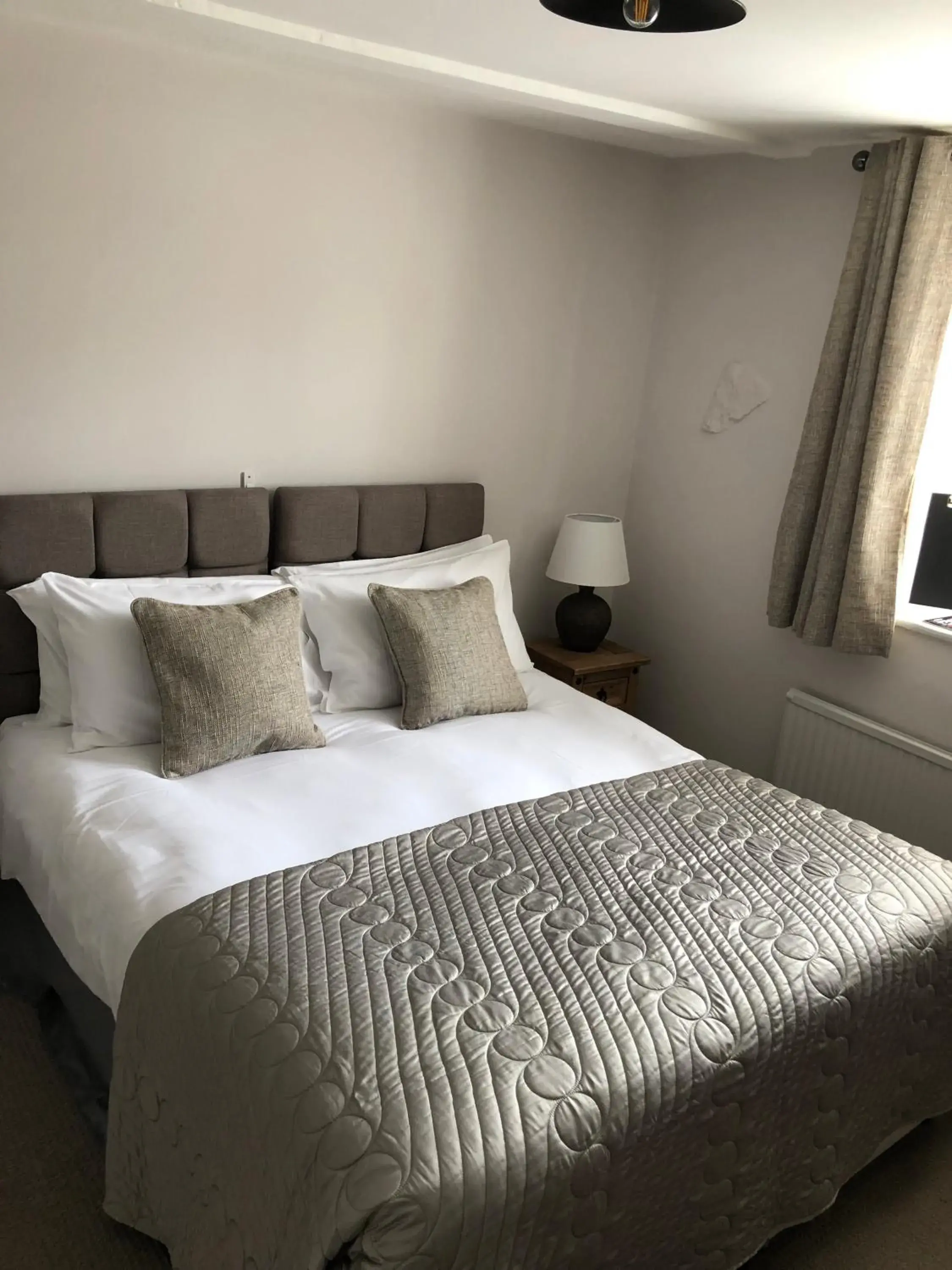 Double or Twin Room - single occupancy in The George at Nunney Double or Twin Room - single occupancy in The George at Nunney