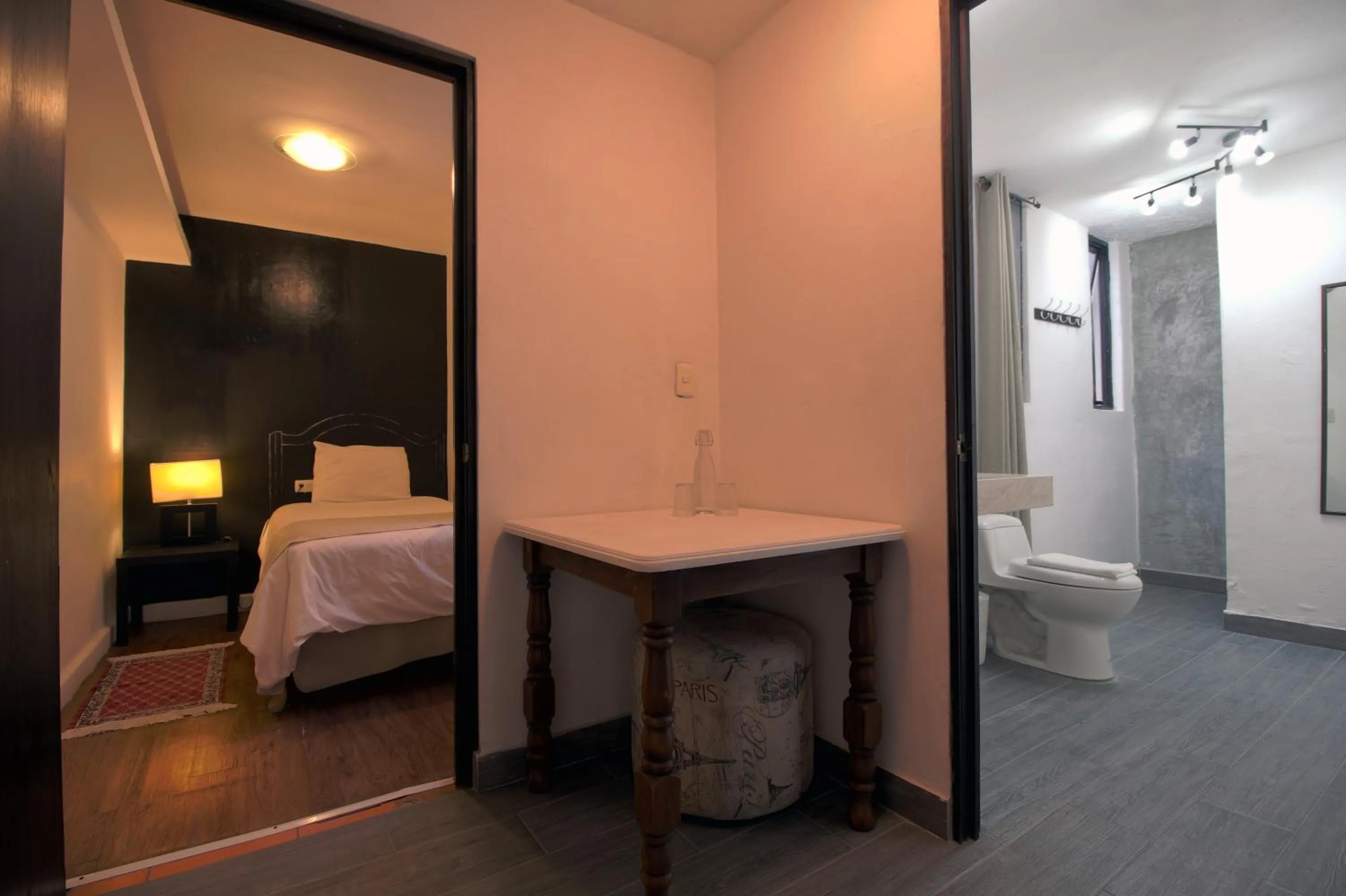 Bedroom, Bed in Hotel Punto 79