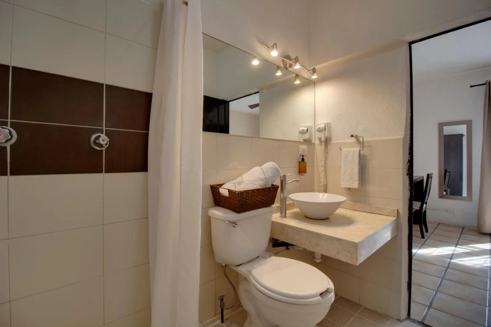 Shower in Hotel Punto 79