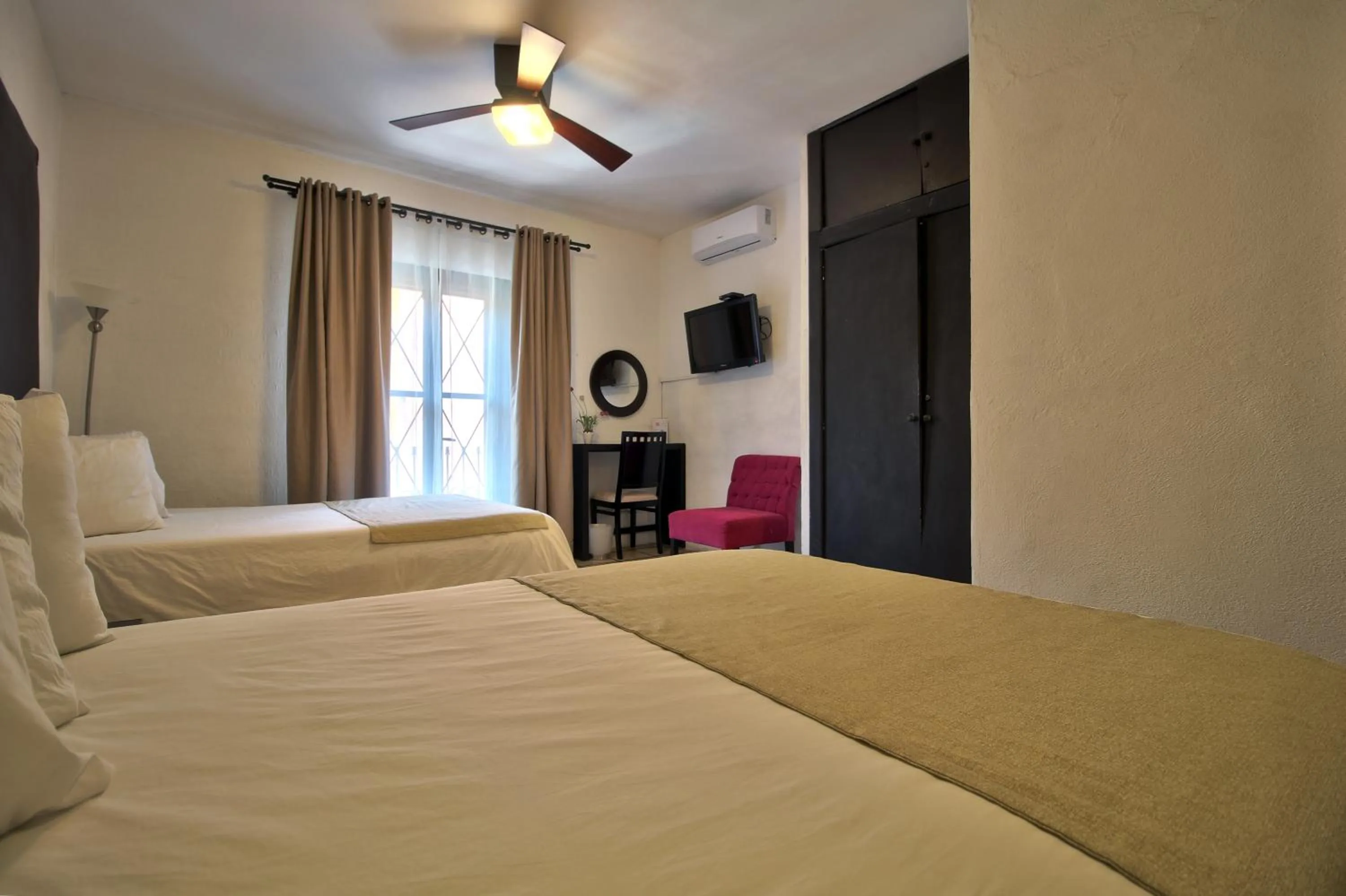 Bedroom, Bed in Hotel Punto 79