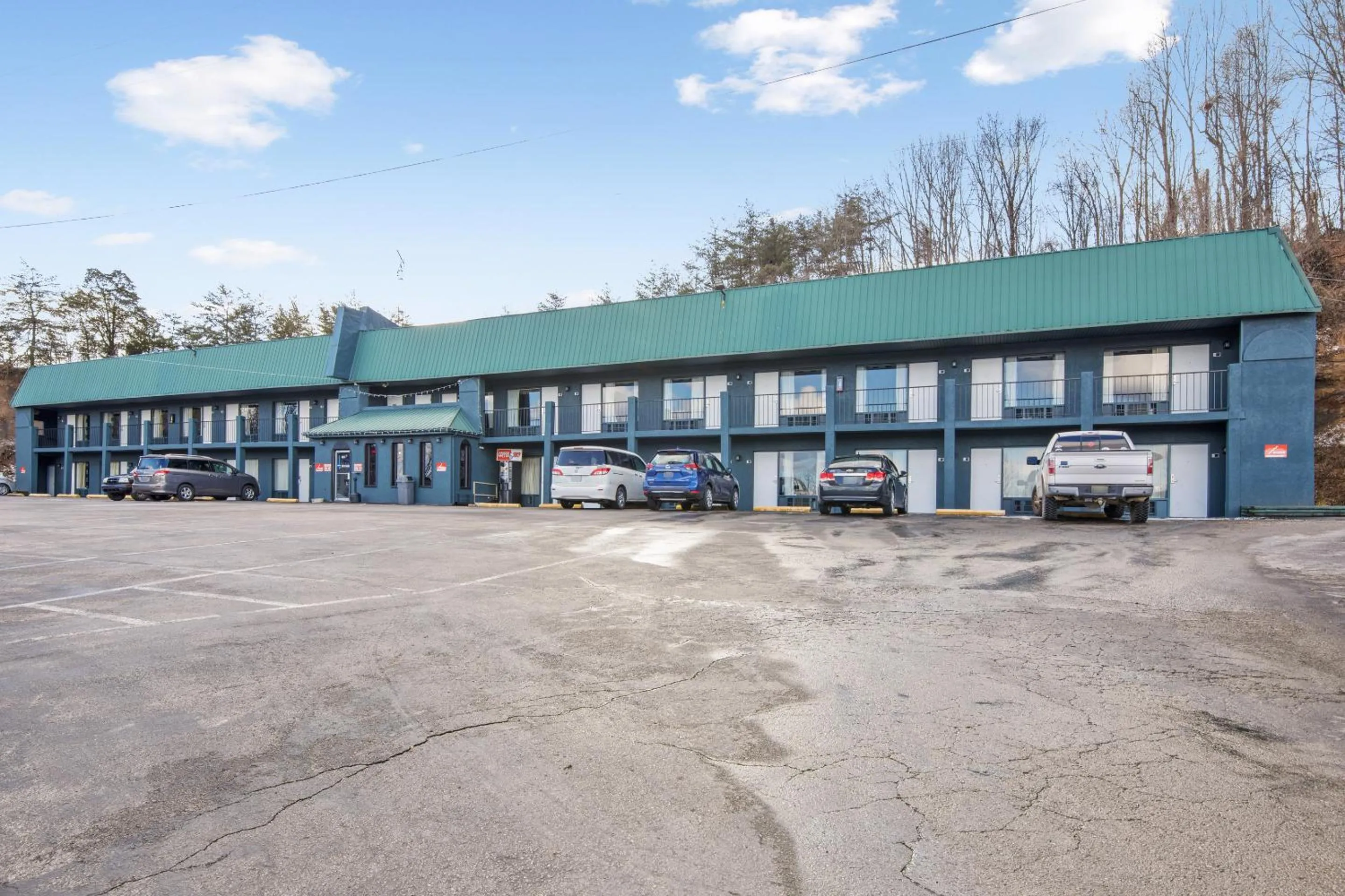 Parking in Capital O 3Y Motel Mount Vernon Renfro Valley