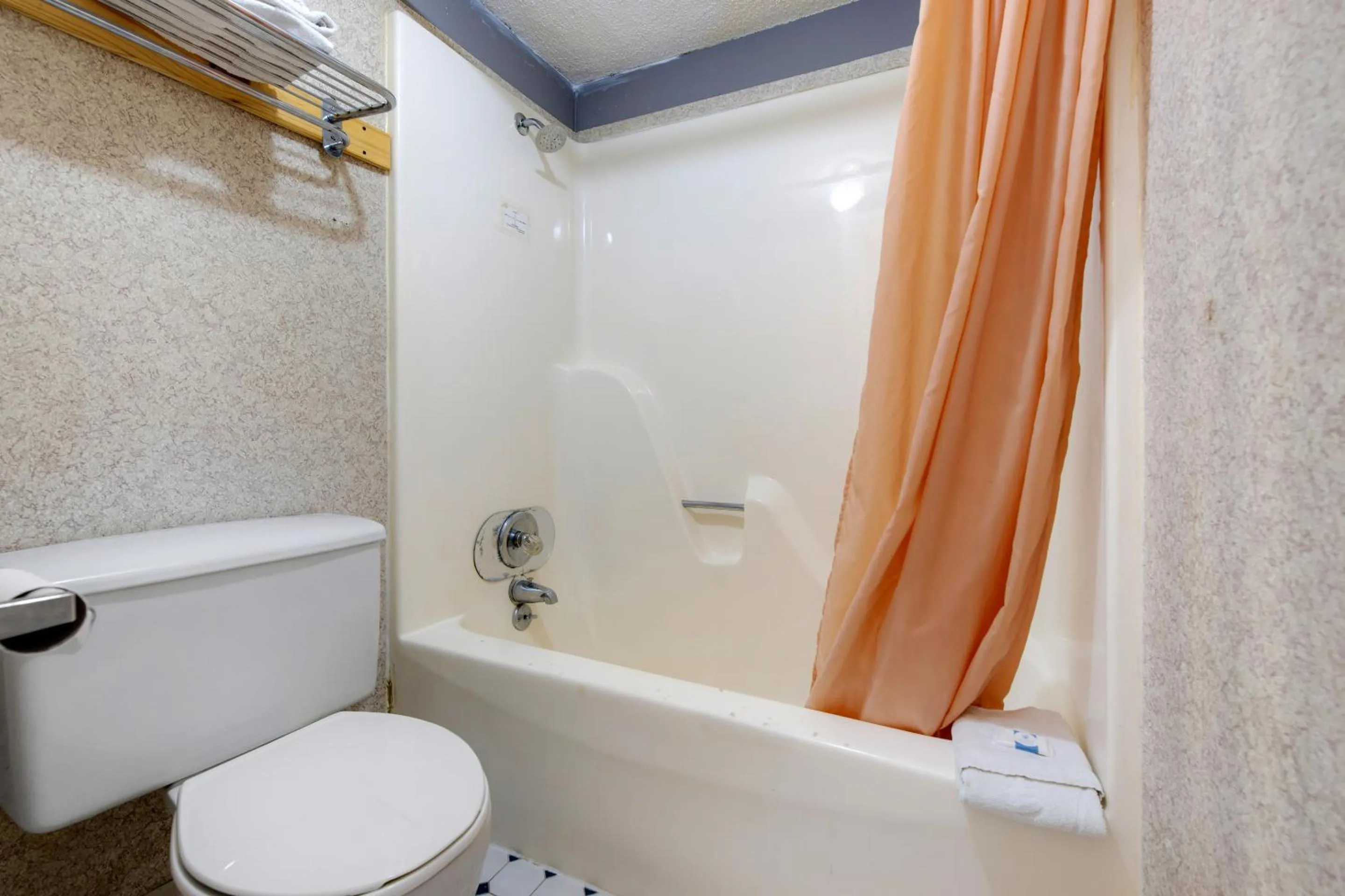 Bathroom in Capital O 3Y Motel Mount Vernon Renfro Valley