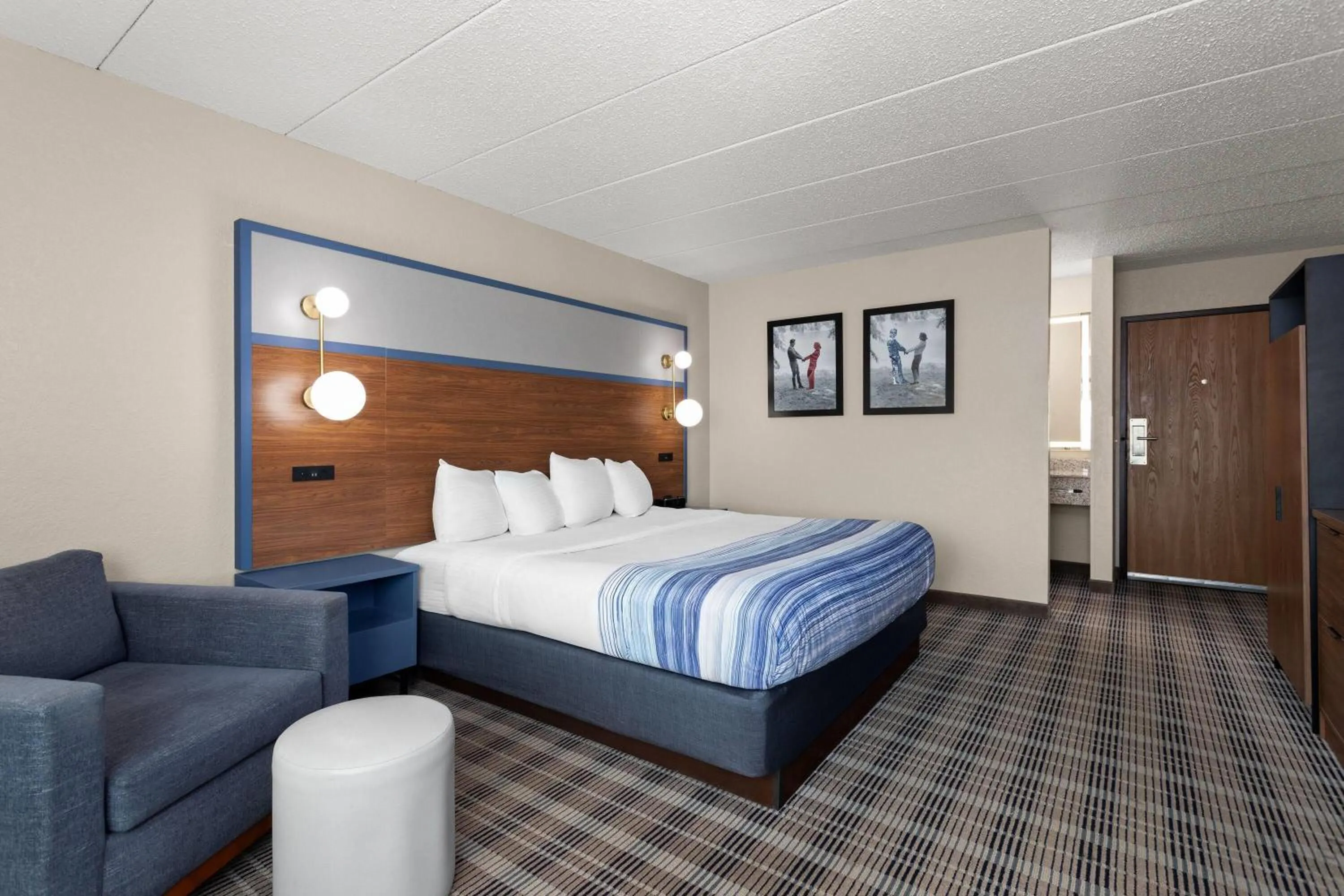 Photo of the whole room, Bed in AmericInn by Wyndham Roseau