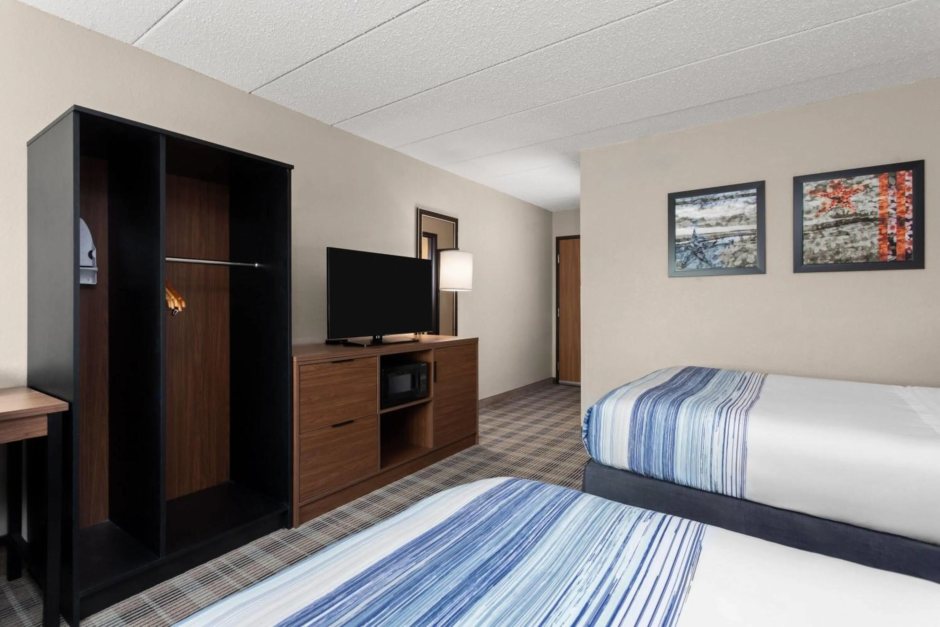 Photo of the whole room, Bed in AmericInn by Wyndham Roseau