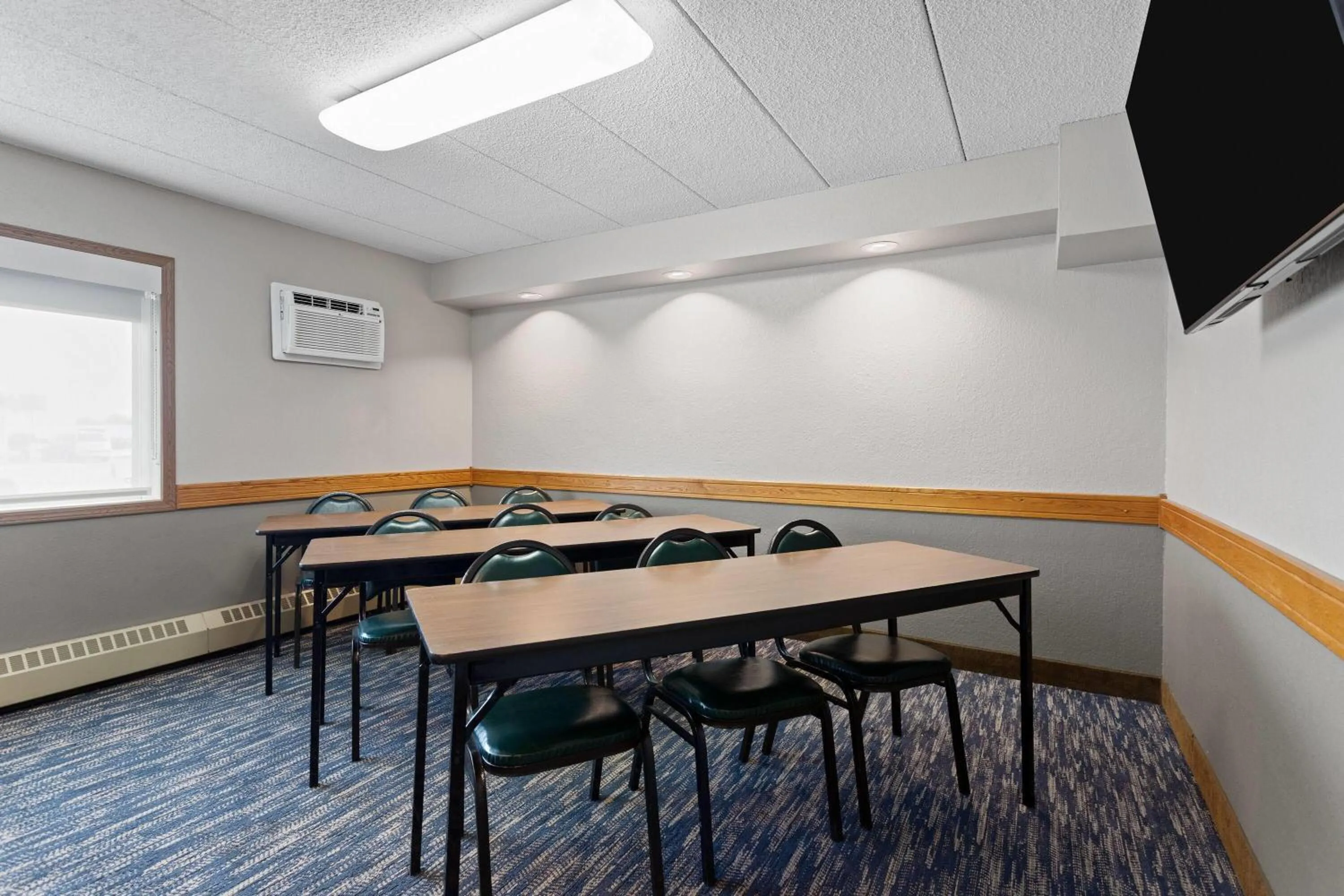 Meeting/conference room in AmericInn by Wyndham Roseau