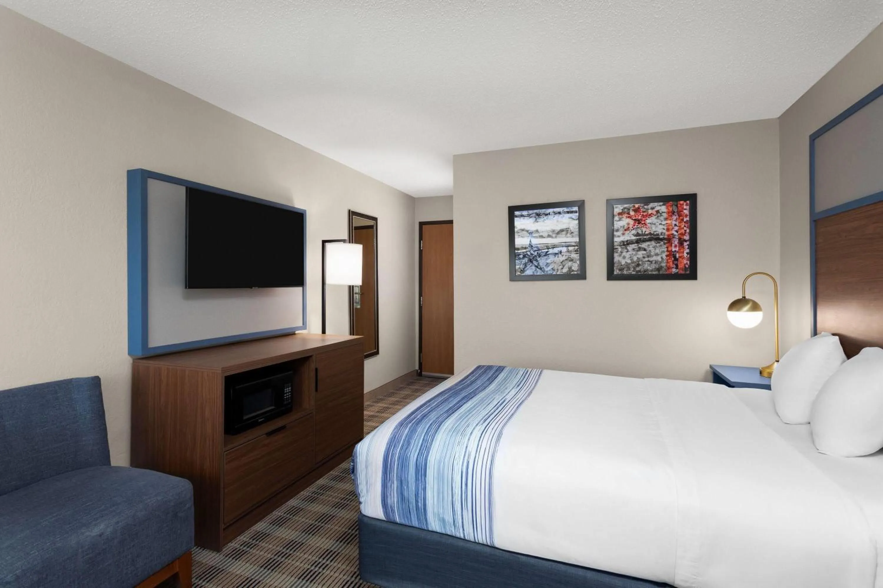 Photo of the whole room, Bed in AmericInn by Wyndham Roseau
