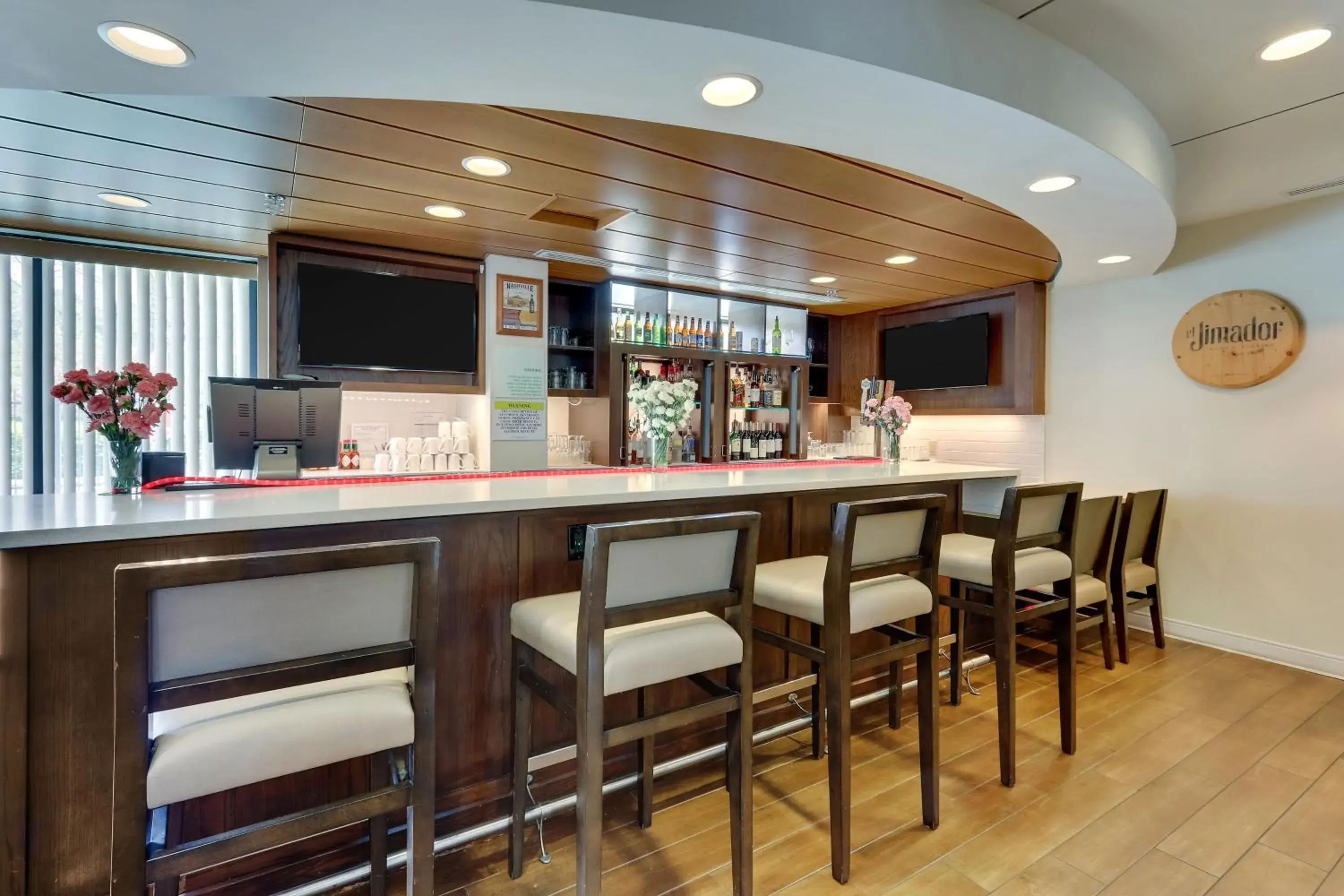 Lounge or bar in Holiday Inn Franklin - Cool Springs by IHG Lounge or bar in Holiday Inn Franklin - Cool Springs by IHG