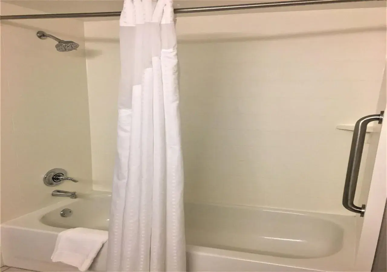 Standard Room in Holiday Inn Franklin - Cool Springs by IHG Standard Room in Holiday Inn Franklin - Cool Springs by IHG