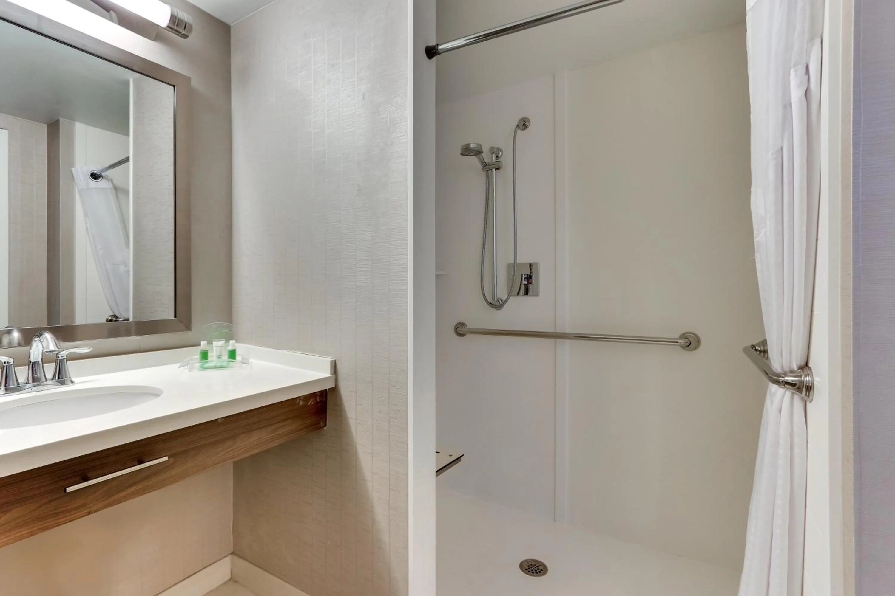 Photo of the whole room in Holiday Inn Franklin - Cool Springs by IHG